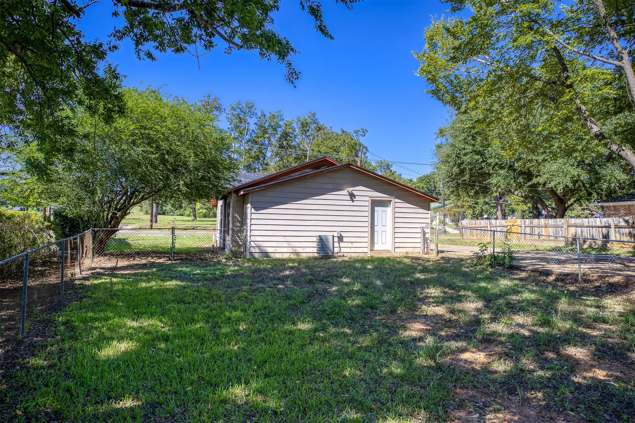 Single Family Residence For Sale in Anderson County , 1806 N Link St, Palestine, Texas 75801, 3 Bedroom, 1 Bathroom, Garage spaces, 1,024 Sqft, built in 1928, mls#21408072, Real Estate Agent in Palestine, Homes For Sale in Anderson county, Homes For Sale in Palestine, Realtor in Palestine Texas, Real Estate Brokerage Independent Realty Texas, Luminita Cordes Realtor