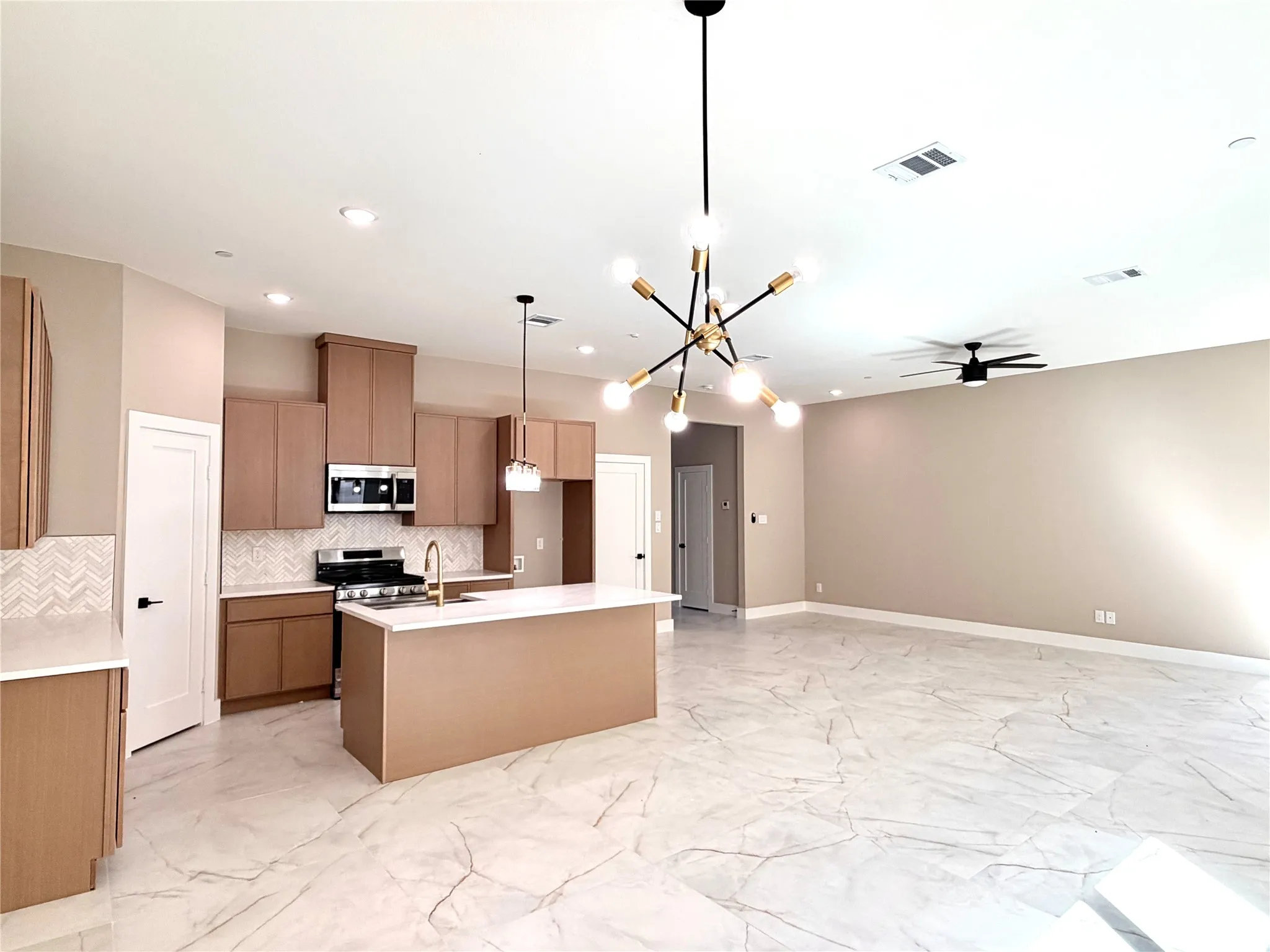 Townhouse For Rent in Dallas County , 2382 Usman Drive, Irving, Texas 75062, 3 Bedroom, 3 Bathroom, 2 Garage spaces, 2,092 Sqft, built in 2024, mls#21408085, Real Estate Agent in Irving, Homes For Rent in Dallas county, Homes For Rent in Irving, Realtor in Irving Texas, Real Estate Brokerage Independent Realty Texas, Luminita Cordes Realtor