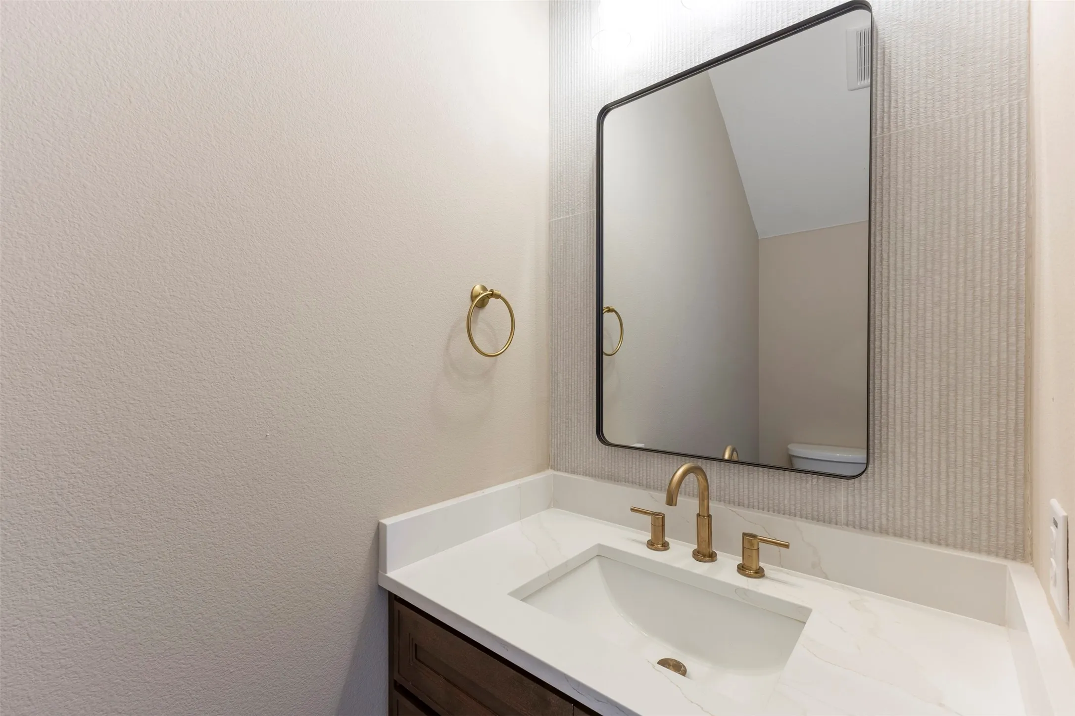 Townhouse For Rent in Dallas County , 2382 Usman Drive, Irving, Texas 75062, 3 Bedroom, 3 Bathroom, 2 Garage spaces, 2,092 Sqft, built in 2024, mls#21408085, Real Estate Agent in Irving, Homes For Rent in Dallas county, Homes For Rent in Irving, Realtor in Irving Texas, Real Estate Brokerage Independent Realty Texas, Luminita Cordes Realtor