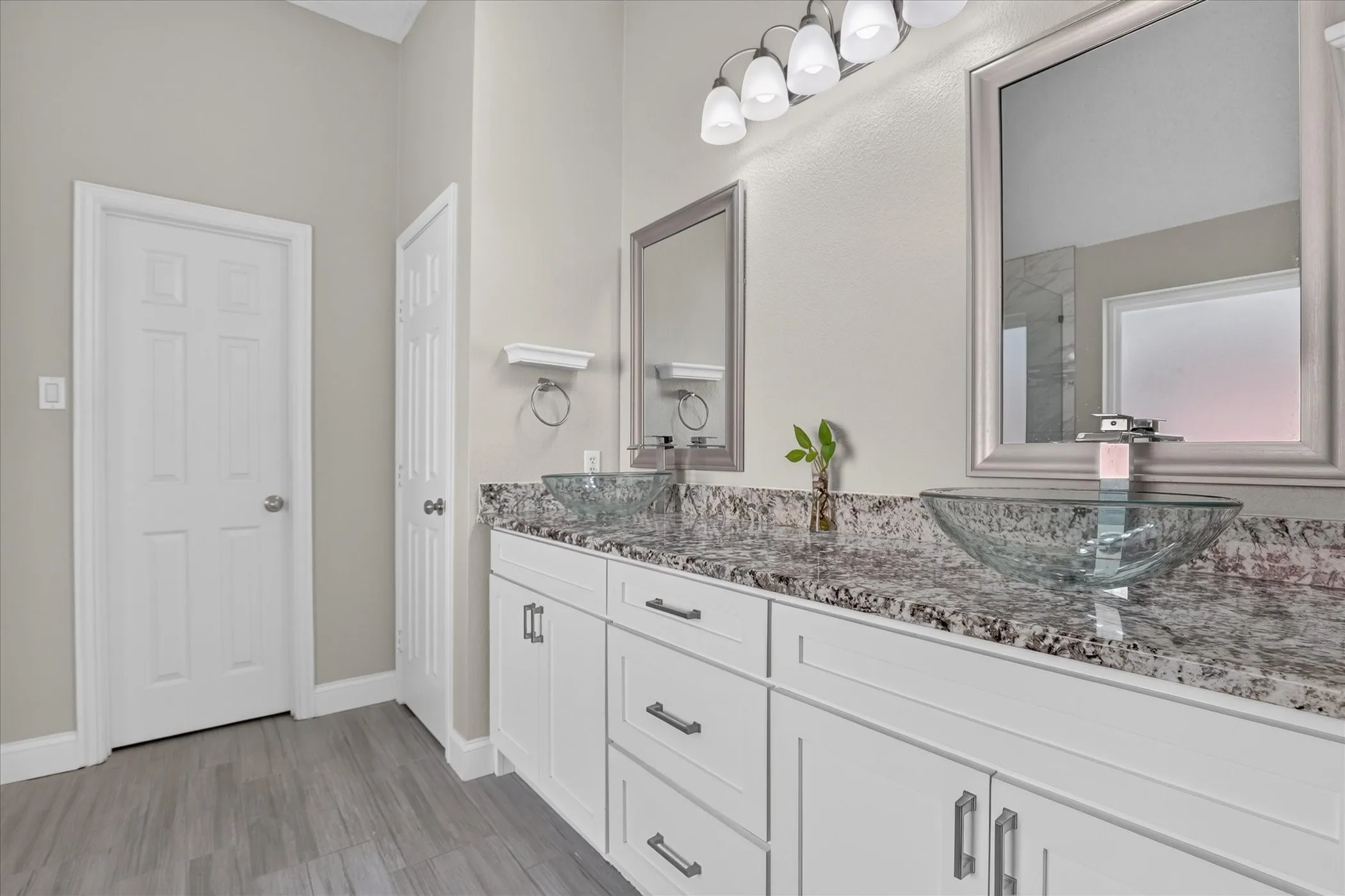 Dual vanity with granite-style countertops