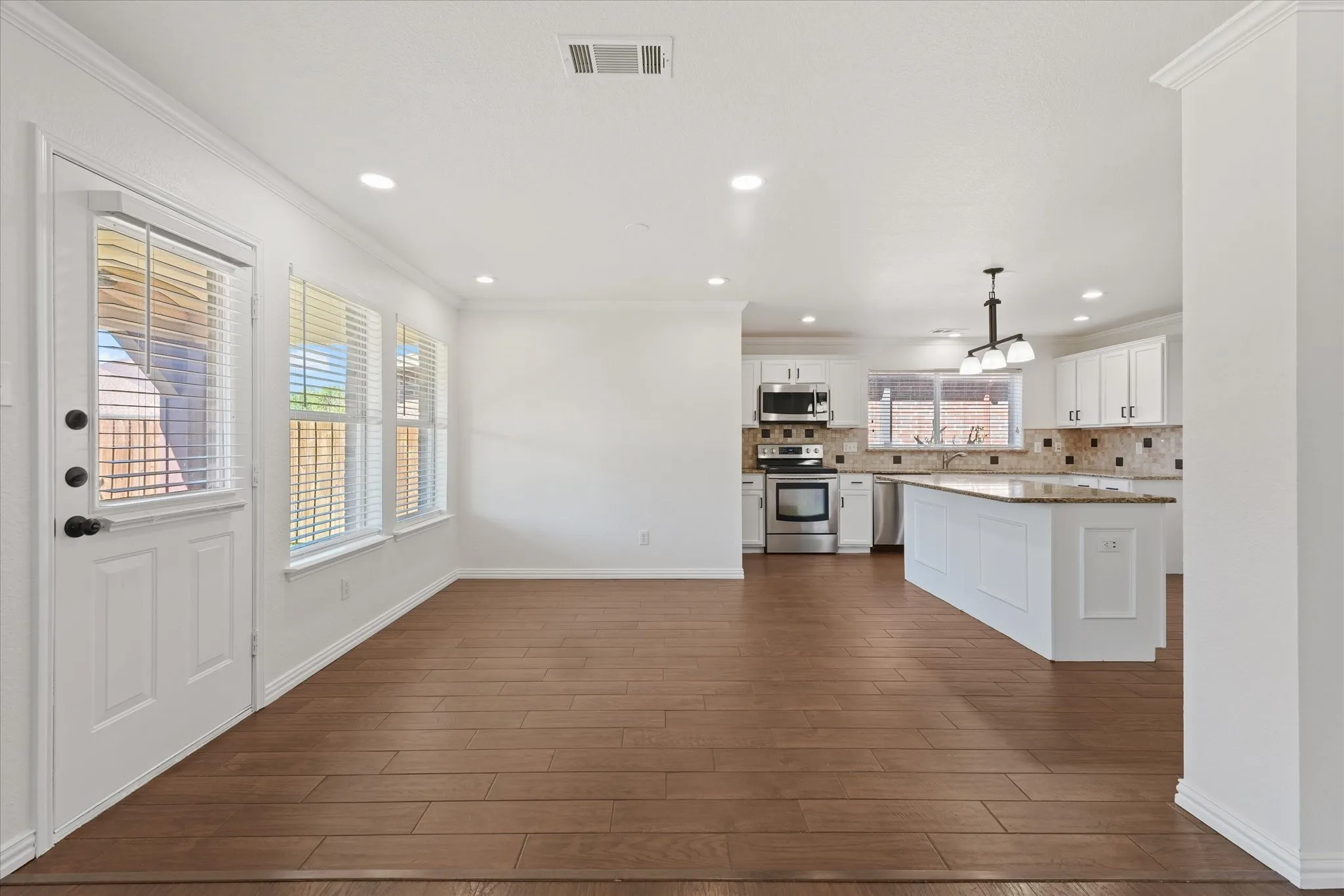 Single Family Residence For Sale in Dallas County , 3609 Redstart Drive, Mesquite, Texas 75181, 4 Bedroom, 3 Bathroom, 2 Garage spaces, 3,087 Sqft, built in 2005, mls#21406640, Real Estate Agent in Mesquite, Homes For Sale in Dallas county, Homes For Sale in Mesquite, Realtor in Mesquite Texas, Real Estate Brokerage Independent Realty Texas, Luminita Cordes Realtor