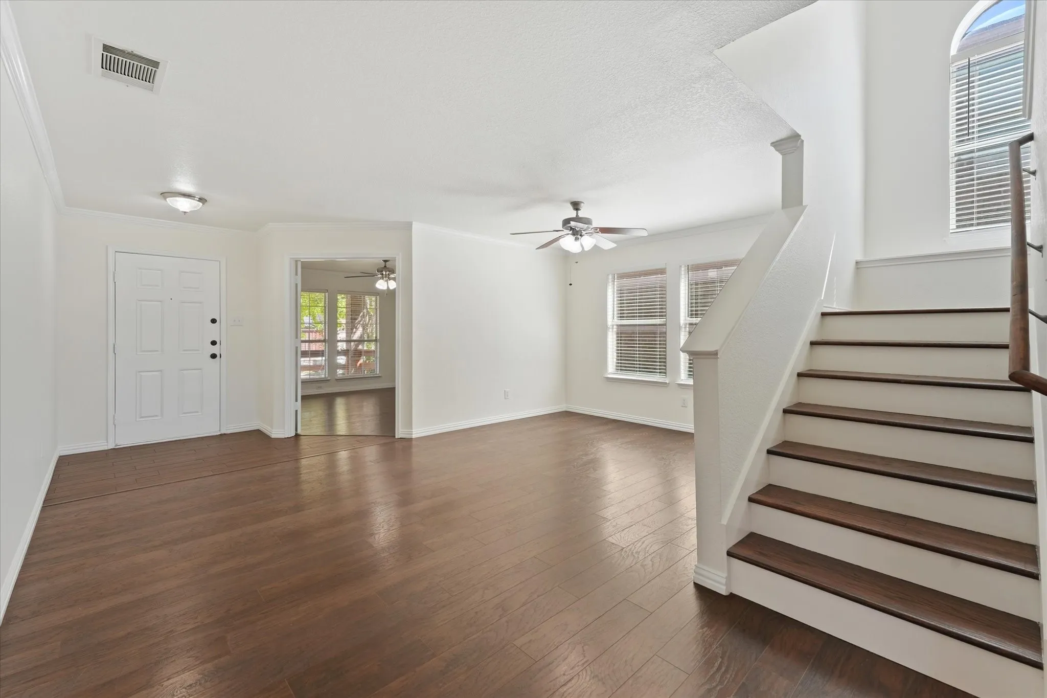 Single Family Residence For Sale in Dallas County , 3609 Redstart Drive, Mesquite, Texas 75181, 4 Bedroom, 3 Bathroom, 2 Garage spaces, 3,087 Sqft, built in 2005, mls#21406640, Real Estate Agent in Mesquite, Homes For Sale in Dallas county, Homes For Sale in Mesquite, Realtor in Mesquite Texas, Real Estate Brokerage Independent Realty Texas, Luminita Cordes Realtor