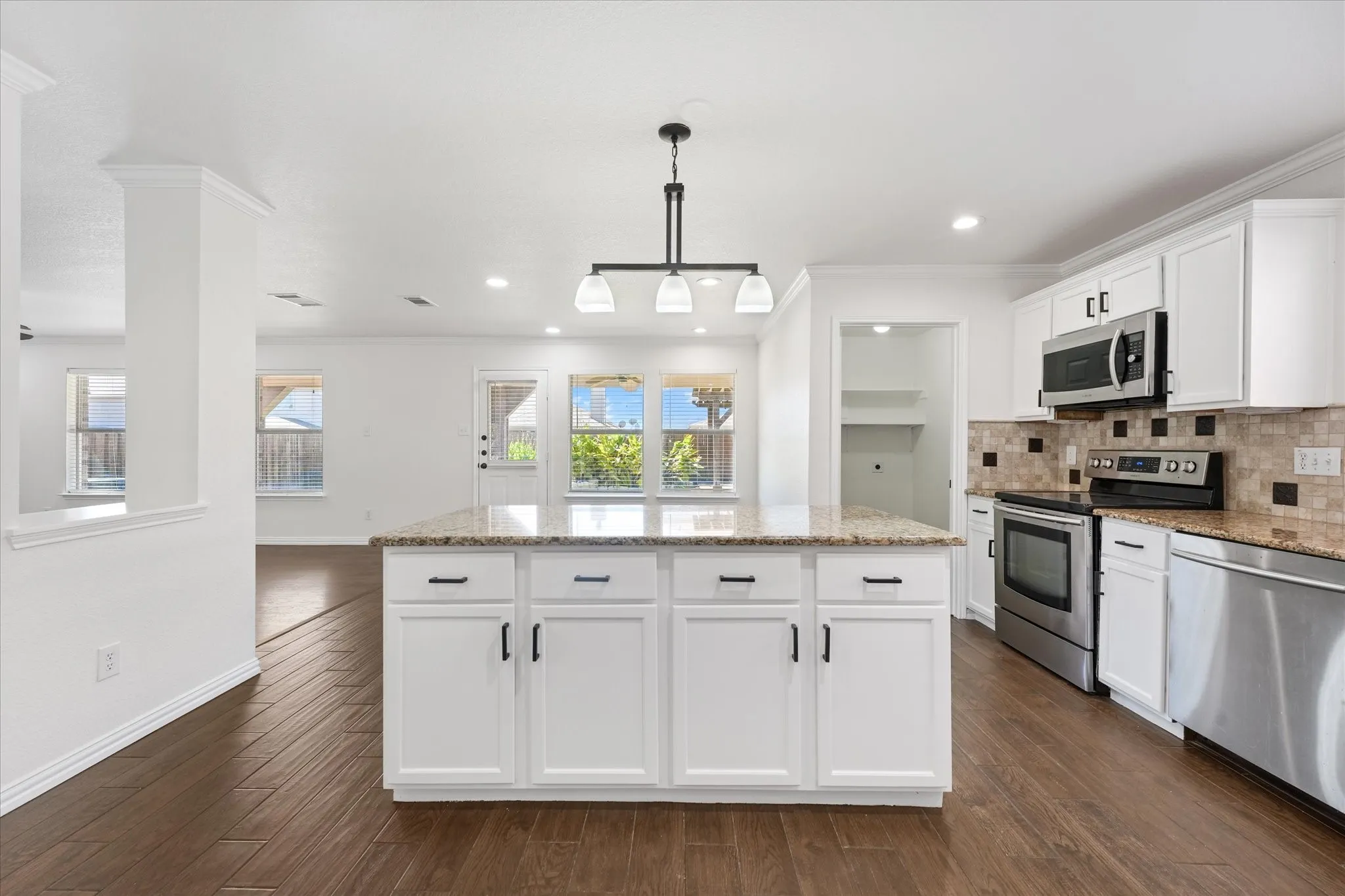 Single Family Residence For Sale in Dallas County , 3609 Redstart Drive, Mesquite, Texas 75181, 4 Bedroom, 3 Bathroom, 2 Garage spaces, 3,087 Sqft, built in 2005, mls#21406640, Real Estate Agent in Mesquite, Homes For Sale in Dallas county, Homes For Sale in Mesquite, Realtor in Mesquite Texas, Real Estate Brokerage Independent Realty Texas, Luminita Cordes Realtor