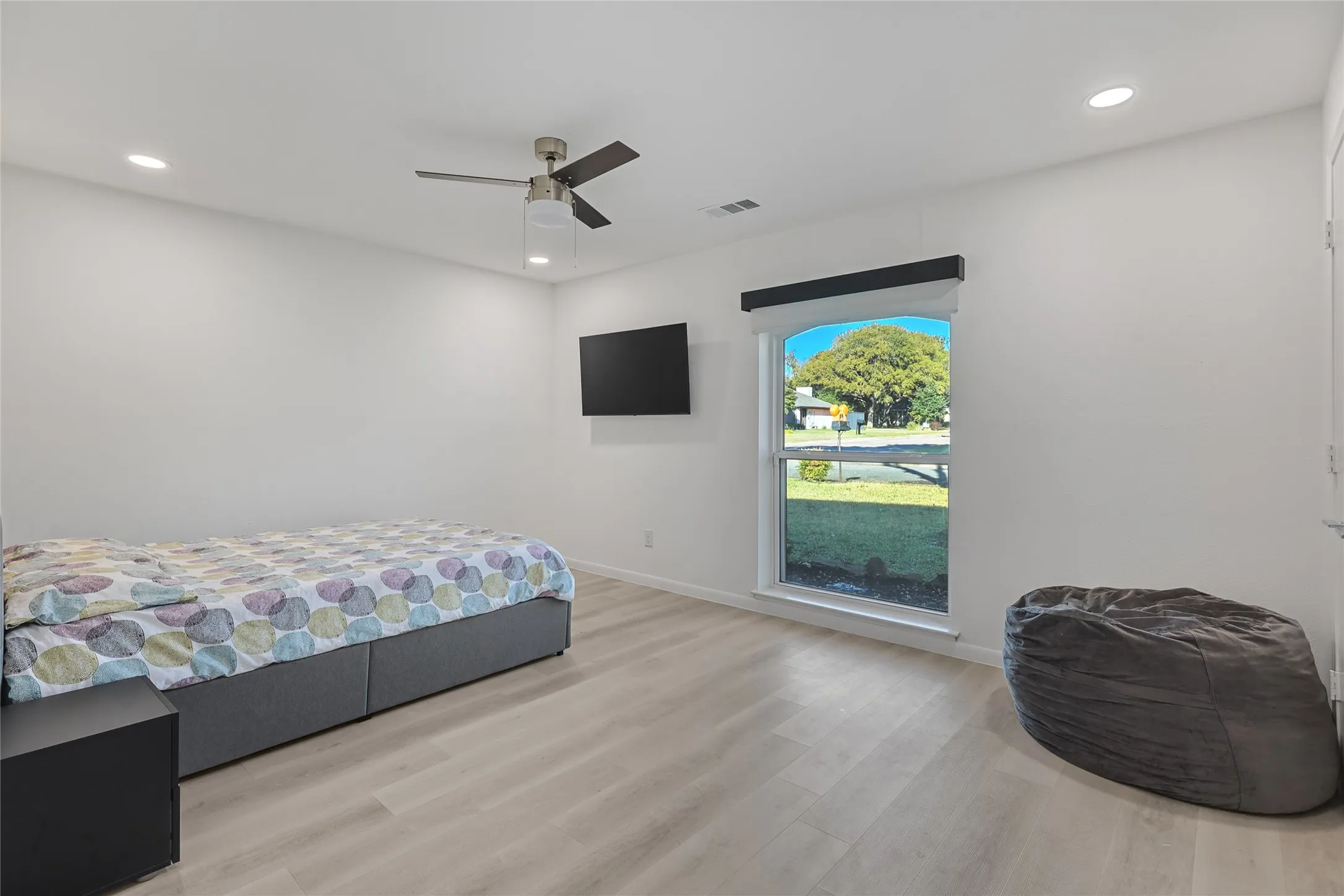 Recessed lighting, wood-finish flooring, ceiling fan, and a double-hung window