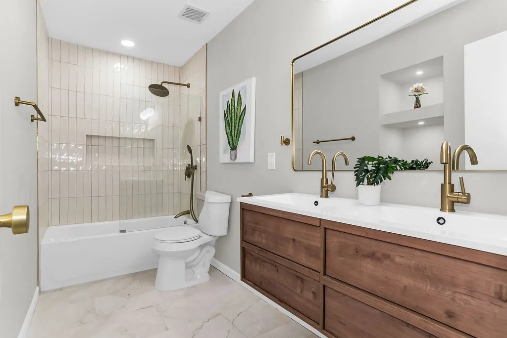 Bathroom with floating double vanity and tile tub-shower