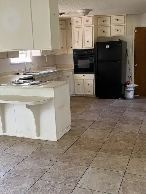 Single Family Residence For Rent in Lamar County , 3010 41st Street SE, Paris, Texas 75462, 3 Bedroom, 2 Bathroom, 2 Garage spaces, 1,488 Sqft, built in 1972, mls#21408093, Real Estate Agent in Paris, Homes For Rent in Lamar county, Homes For Rent in Paris, Realtor in Paris Texas, Real Estate Brokerage Independent Realty Texas, Luminita Cordes Realtor