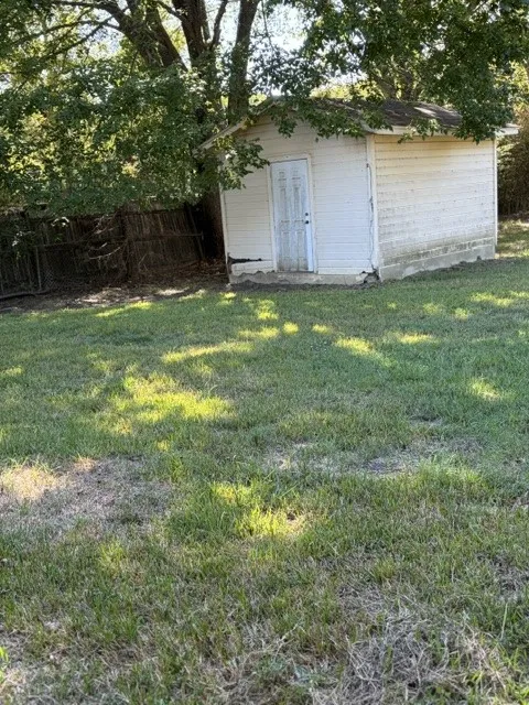 Single Family Residence For Rent in Lamar County , 3010 41st Street SE, Paris, Texas 75462, 3 Bedroom, 2 Bathroom, 2 Garage spaces, 1,488 Sqft, built in 1972, mls#21408093, Real Estate Agent in Paris, Homes For Rent in Lamar county, Homes For Rent in Paris, Realtor in Paris Texas, Real Estate Brokerage Independent Realty Texas, Luminita Cordes Realtor