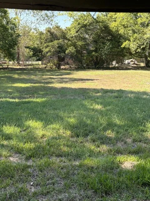 Single Family Residence For Rent in Lamar County , 3010 41st Street SE, Paris, Texas 75462, 3 Bedroom, 2 Bathroom, 2 Garage spaces, 1,488 Sqft, built in 1972, mls#21408093, Real Estate Agent in Paris, Homes For Rent in Lamar county, Homes For Rent in Paris, Realtor in Paris Texas, Real Estate Brokerage Independent Realty Texas, Luminita Cordes Realtor