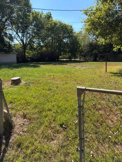 Single Family Residence For Rent in Lamar County , 3010 41st Street SE, Paris, Texas 75462, 3 Bedroom, 2 Bathroom, 2 Garage spaces, 1,488 Sqft, built in 1972, mls#21408093, Real Estate Agent in Paris, Homes For Rent in Lamar county, Homes For Rent in Paris, Realtor in Paris Texas, Real Estate Brokerage Independent Realty Texas, Luminita Cordes Realtor