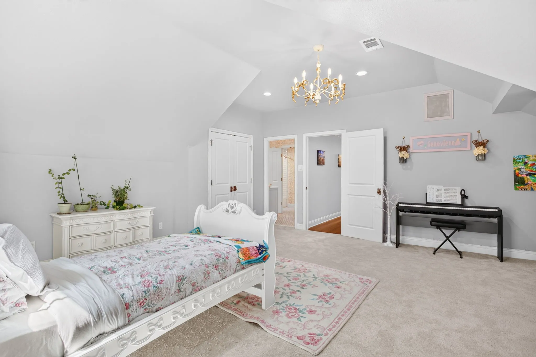 Single Family Residence For Sale in Tarrant County , 3804 Overton Park Drive W, Fort Worth, Texas 76109, 5 Bedroom, 5 Bathroom, 2 Garage spaces, 4,972 Sqft, built in 1959, mls#21406715, Real Estate Agent in Fort Worth, Homes For Sale in Tarrant county, Homes For Sale in Fort Worth, Realtor in Fort Worth Texas, Real Estate Brokerage Independent Realty Texas, Luminita Cordes Realtor