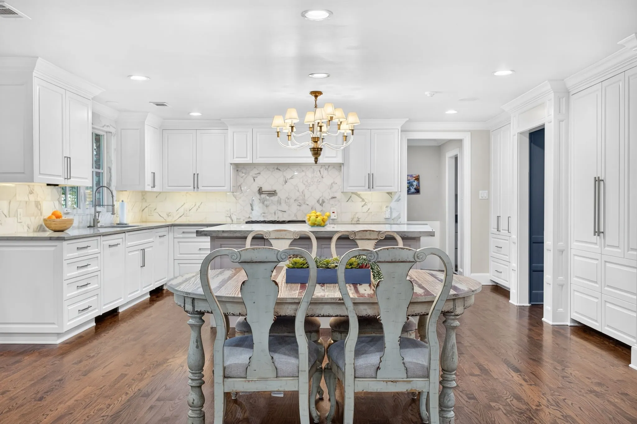 Single Family Residence For Sale in Tarrant County , 3804 Overton Park Drive W, Fort Worth, Texas 76109, 5 Bedroom, 5 Bathroom, 2 Garage spaces, 4,972 Sqft, built in 1959, mls#21406715, Real Estate Agent in Fort Worth, Homes For Sale in Tarrant county, Homes For Sale in Fort Worth, Realtor in Fort Worth Texas, Real Estate Brokerage Independent Realty Texas, Luminita Cordes Realtor