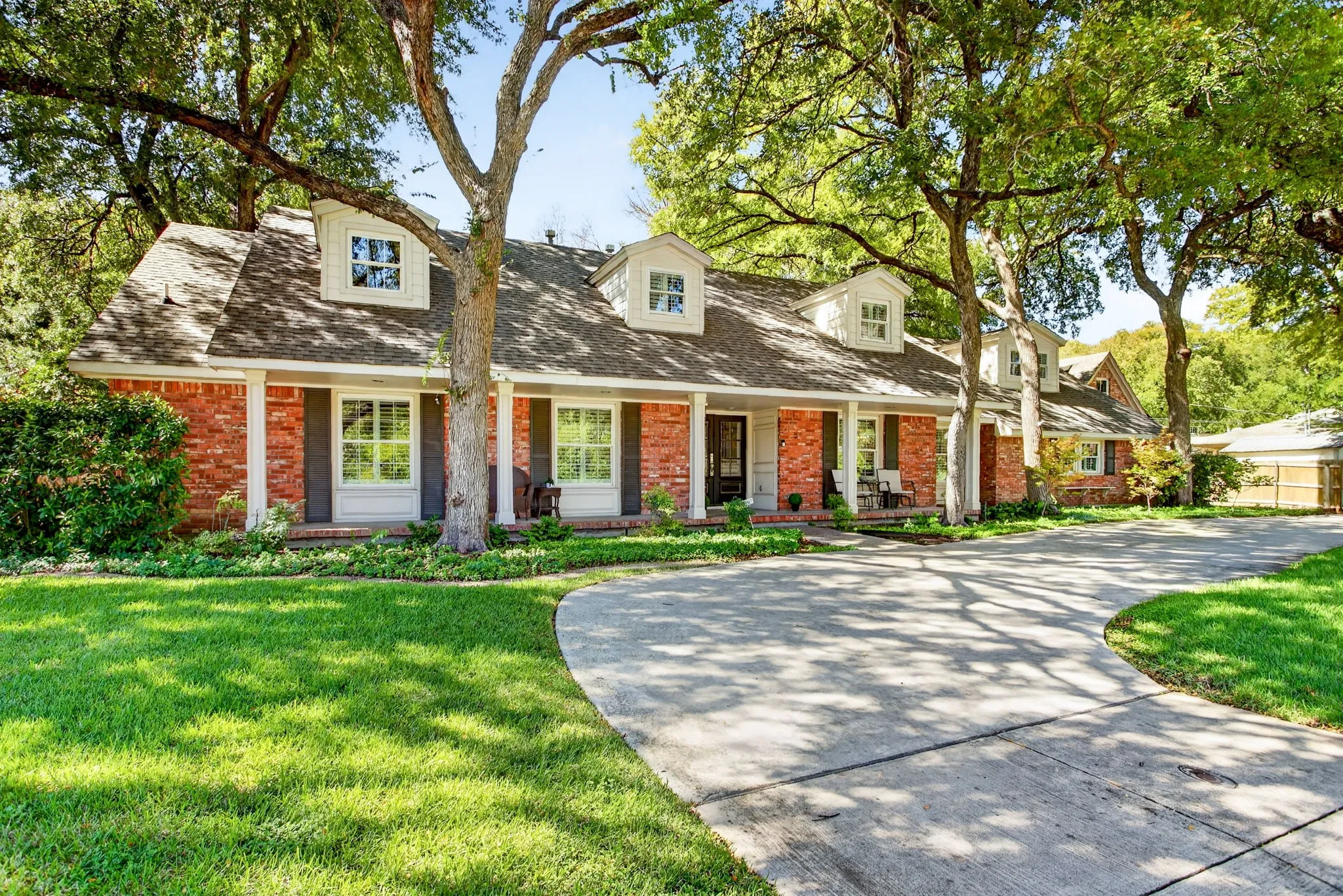 Single Family Residence For Sale in Tarrant County , 3804 Overton Park Drive W, Fort Worth, Texas 76109, 5 Bedroom, 5 Bathroom, 2 Garage spaces, 4,972 Sqft, built in 1959, mls#21406715, Real Estate Agent in Fort Worth, Homes For Sale in Tarrant county, Homes For Sale in Fort Worth, Realtor in Fort Worth Texas, Real Estate Brokerage Independent Realty Texas, Luminita Cordes Realtor