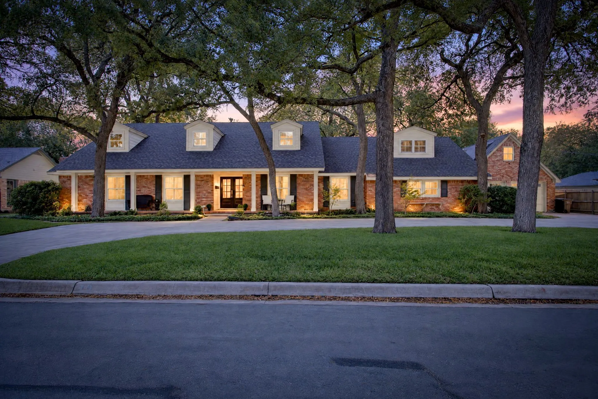 Single Family Residence For Sale in Tarrant County , 3804 Overton Park Drive W, Fort Worth, Texas 76109, 5 Bedroom, 5 Bathroom, 2 Garage spaces, 4,972 Sqft, built in 1959, mls#21406715, Real Estate Agent in Fort Worth, Homes For Sale in Tarrant county, Homes For Sale in Fort Worth, Realtor in Fort Worth Texas, Real Estate Brokerage Independent Realty Texas, Luminita Cordes Realtor