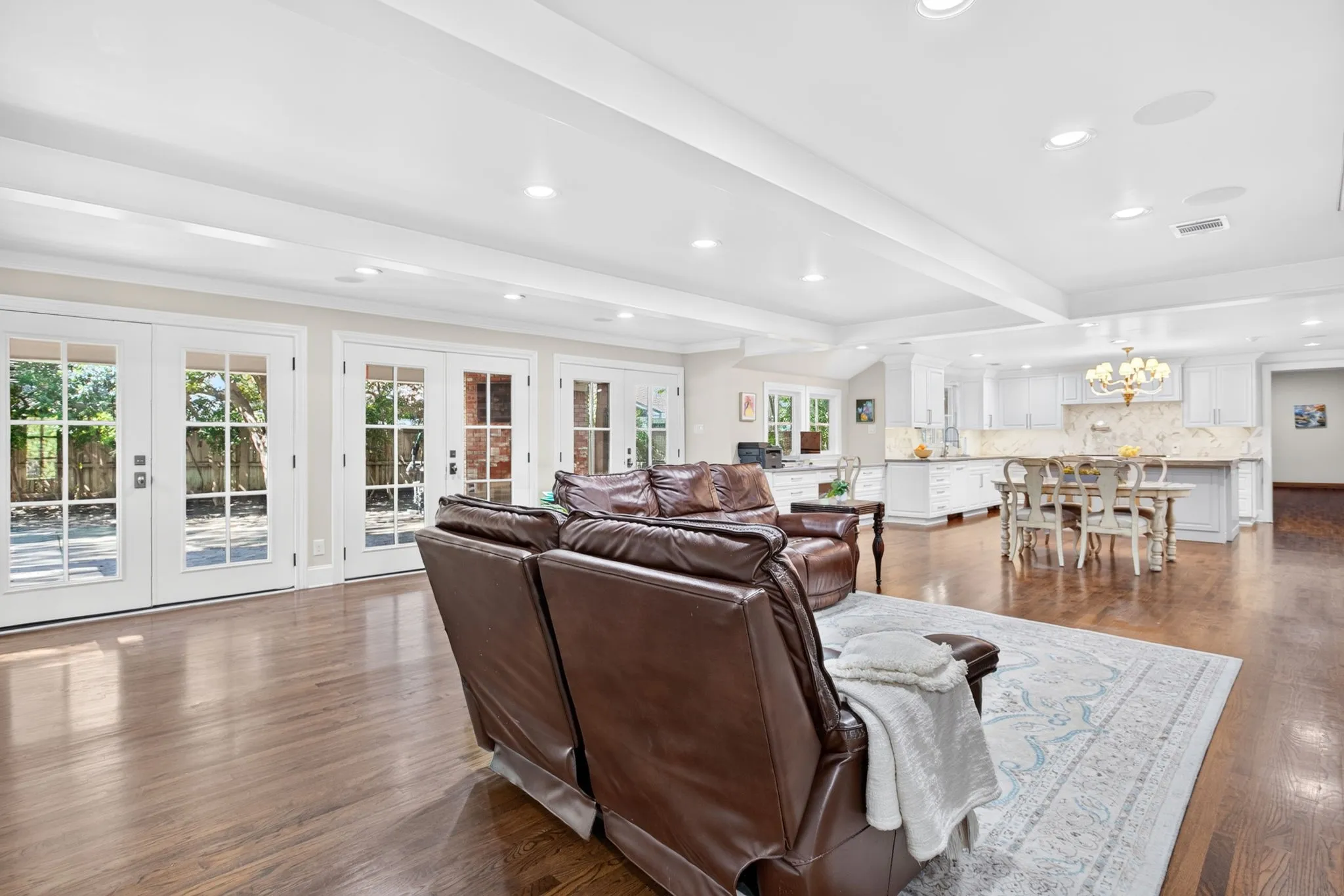 Single Family Residence For Sale in Tarrant County , 3804 Overton Park Drive W, Fort Worth, Texas 76109, 5 Bedroom, 5 Bathroom, 2 Garage spaces, 4,972 Sqft, built in 1959, mls#21406715, Real Estate Agent in Fort Worth, Homes For Sale in Tarrant county, Homes For Sale in Fort Worth, Realtor in Fort Worth Texas, Real Estate Brokerage Independent Realty Texas, Luminita Cordes Realtor