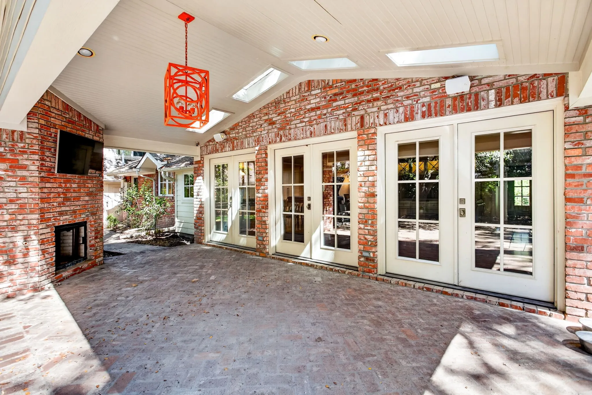 Single Family Residence For Sale in Tarrant County , 3804 Overton Park Drive W, Fort Worth, Texas 76109, 5 Bedroom, 5 Bathroom, 2 Garage spaces, 4,972 Sqft, built in 1959, mls#21406715, Real Estate Agent in Fort Worth, Homes For Sale in Tarrant county, Homes For Sale in Fort Worth, Realtor in Fort Worth Texas, Real Estate Brokerage Independent Realty Texas, Luminita Cordes Realtor