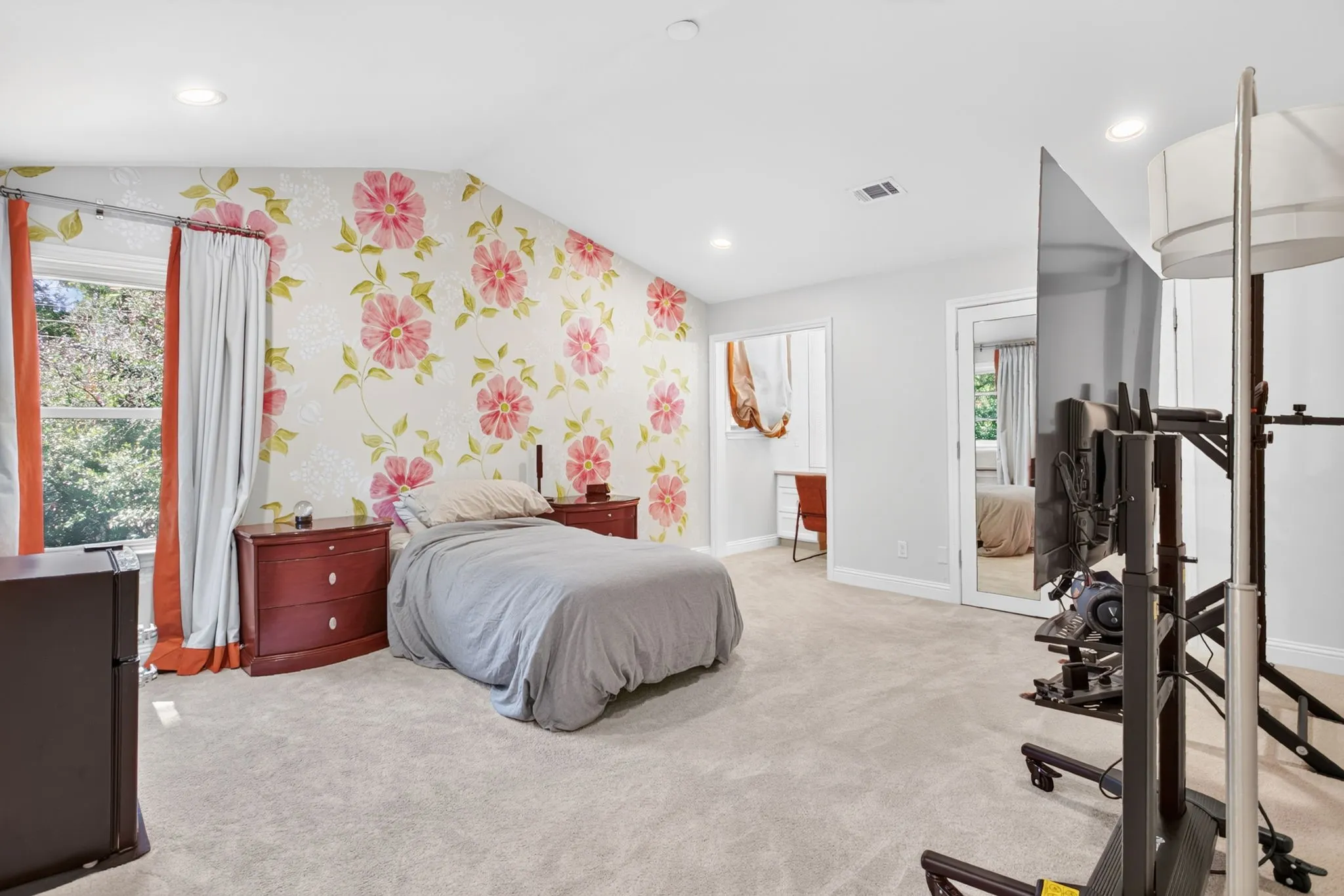 Single Family Residence For Sale in Tarrant County , 3804 Overton Park Drive W, Fort Worth, Texas 76109, 5 Bedroom, 5 Bathroom, 2 Garage spaces, 4,972 Sqft, built in 1959, mls#21406715, Real Estate Agent in Fort Worth, Homes For Sale in Tarrant county, Homes For Sale in Fort Worth, Realtor in Fort Worth Texas, Real Estate Brokerage Independent Realty Texas, Luminita Cordes Realtor