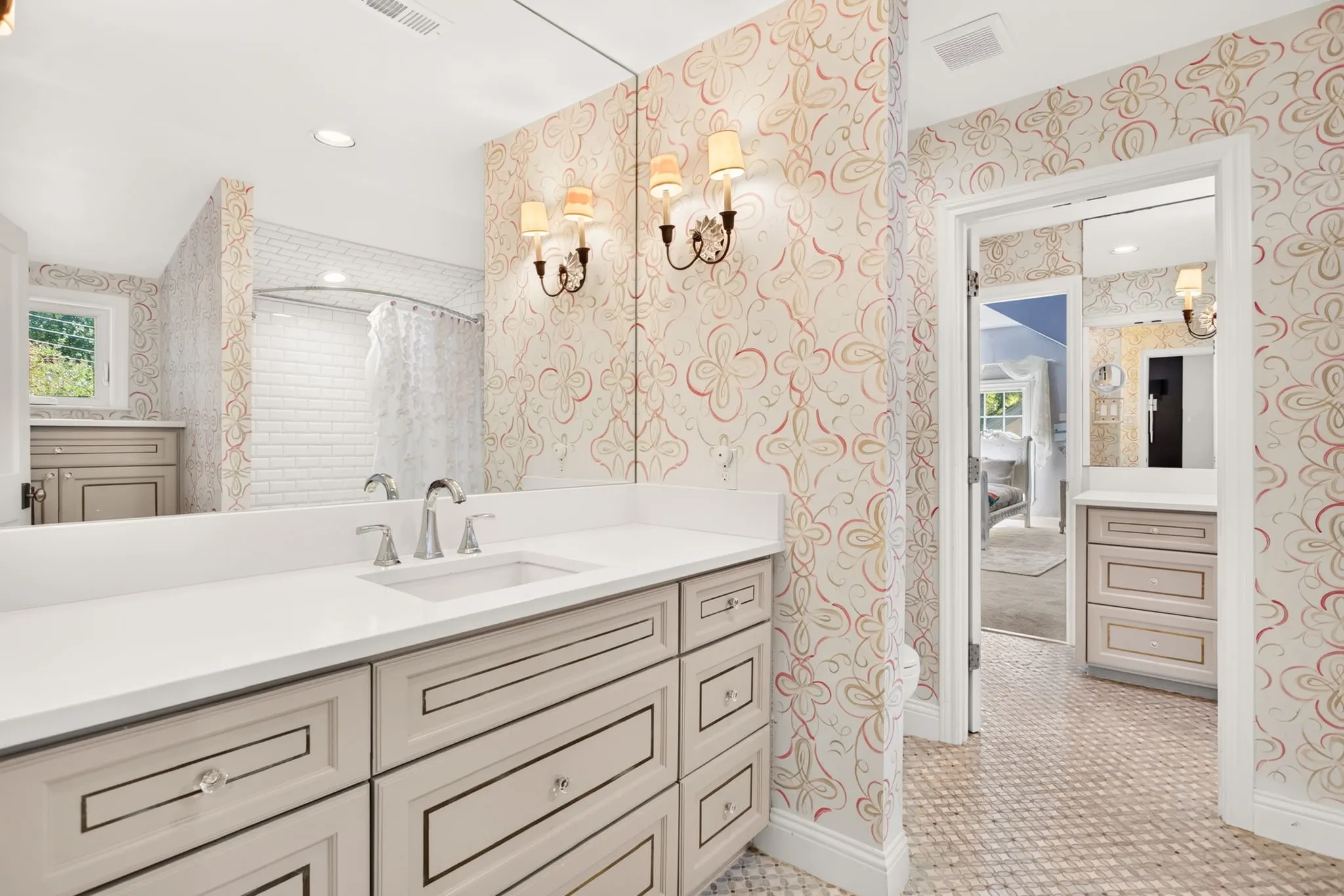 Single Family Residence For Sale in Tarrant County , 3804 Overton Park Drive W, Fort Worth, Texas 76109, 5 Bedroom, 5 Bathroom, 2 Garage spaces, 4,972 Sqft, built in 1959, mls#21406715, Real Estate Agent in Fort Worth, Homes For Sale in Tarrant county, Homes For Sale in Fort Worth, Realtor in Fort Worth Texas, Real Estate Brokerage Independent Realty Texas, Luminita Cordes Realtor
