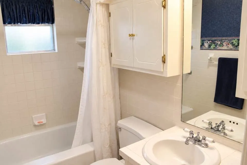 Single Family Residence For Sale in Johnson County , 611 Rose Avenue, Cleburne, Texas 76033, 2 Bedroom, 1 Bathroom, 1 Garage spaces, 840 Sqft, built in 1960, mls#21406445, Real Estate Agent in Cleburne, Homes For Sale in Johnson county, Homes For Sale in Cleburne, Realtor in Cleburne Texas, Real Estate Brokerage Independent Realty Texas, Luminita Cordes Realtor