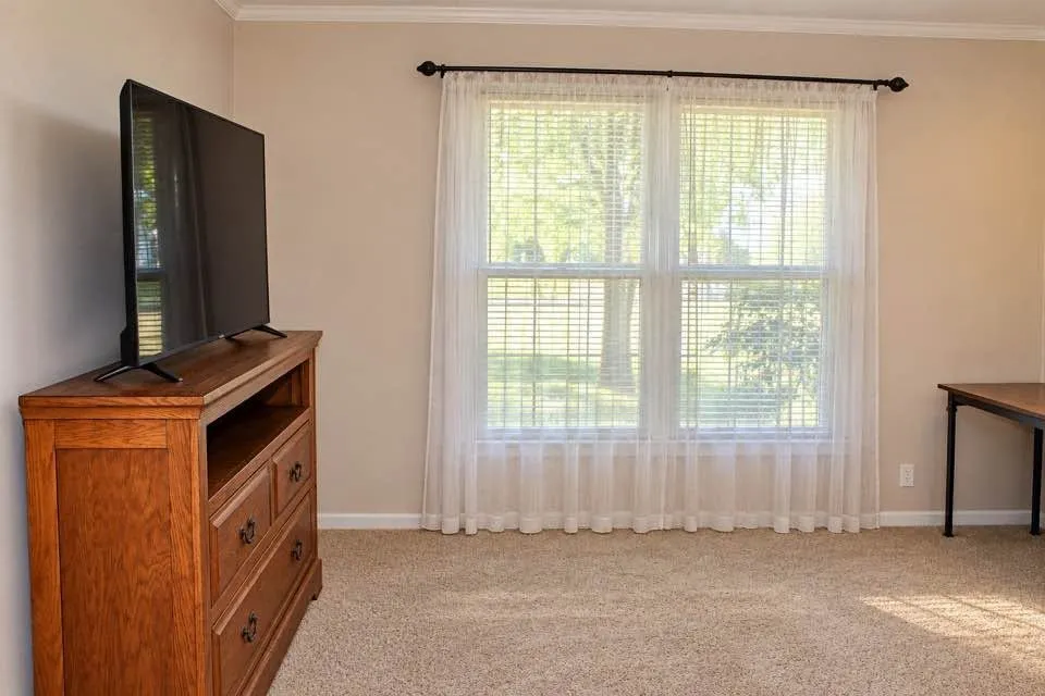 Single Family Residence For Sale in Johnson County , 611 Rose Avenue, Cleburne, Texas 76033, 2 Bedroom, 1 Bathroom, 1 Garage spaces, 840 Sqft, built in 1960, mls#21406445, Real Estate Agent in Cleburne, Homes For Sale in Johnson county, Homes For Sale in Cleburne, Realtor in Cleburne Texas, Real Estate Brokerage Independent Realty Texas, Luminita Cordes Realtor