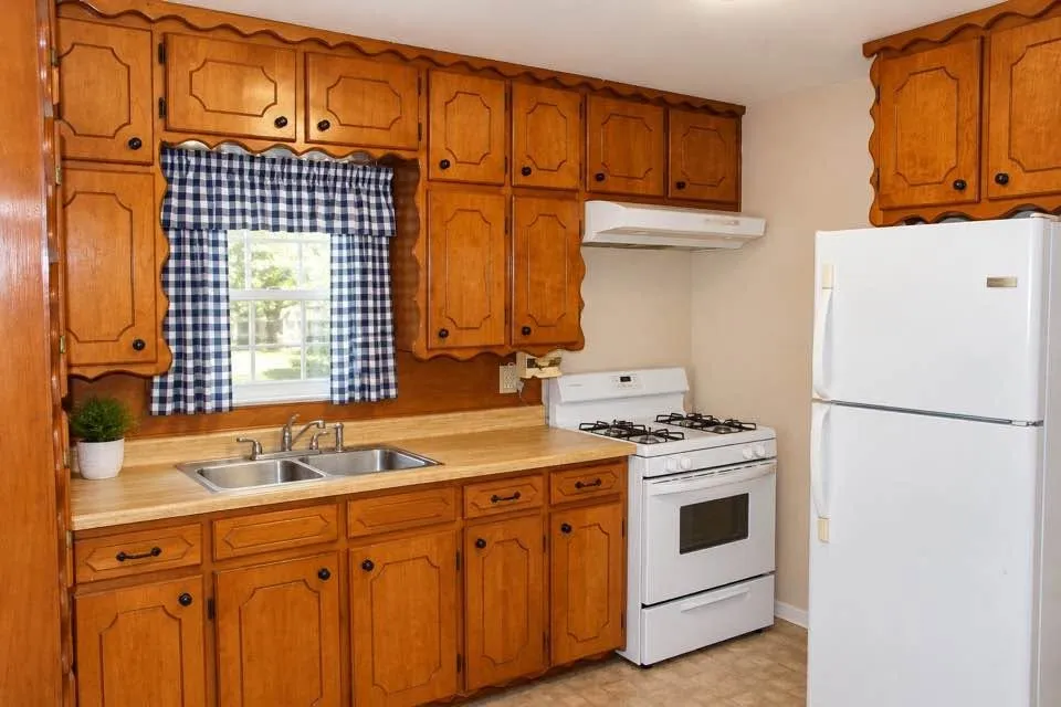 Single Family Residence For Sale in Johnson County , 611 Rose Avenue, Cleburne, Texas 76033, 2 Bedroom, 1 Bathroom, 1 Garage spaces, 840 Sqft, built in 1960, mls#21406445, Real Estate Agent in Cleburne, Homes For Sale in Johnson county, Homes For Sale in Cleburne, Realtor in Cleburne Texas, Real Estate Brokerage Independent Realty Texas, Luminita Cordes Realtor