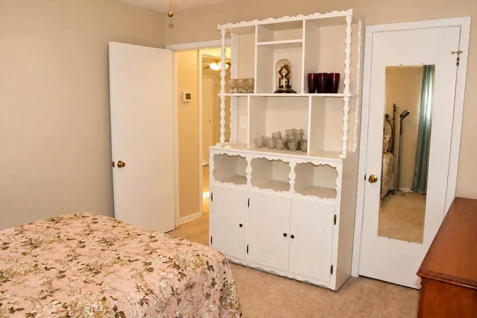 Single Family Residence For Sale in Johnson County , 611 Rose Avenue, Cleburne, Texas 76033, 2 Bedroom, 1 Bathroom, 1 Garage spaces, 840 Sqft, built in 1960, mls#21406445, Real Estate Agent in Cleburne, Homes For Sale in Johnson county, Homes For Sale in Cleburne, Realtor in Cleburne Texas, Real Estate Brokerage Independent Realty Texas, Luminita Cordes Realtor