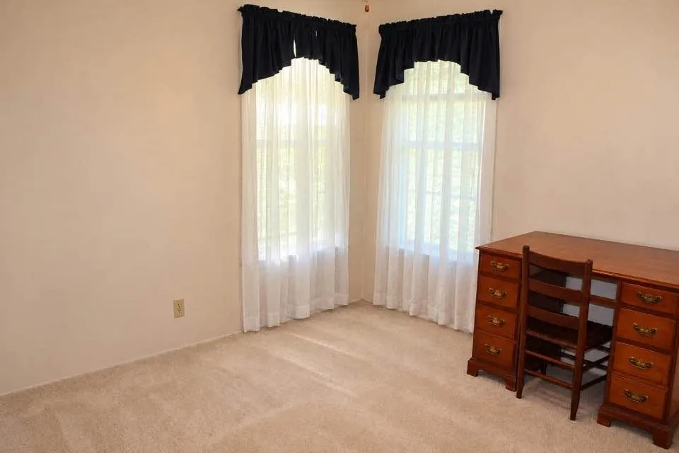 Single Family Residence For Sale in Johnson County , 611 Rose Avenue, Cleburne, Texas 76033, 2 Bedroom, 1 Bathroom, 1 Garage spaces, 840 Sqft, built in 1960, mls#21406445, Real Estate Agent in Cleburne, Homes For Sale in Johnson county, Homes For Sale in Cleburne, Realtor in Cleburne Texas, Real Estate Brokerage Independent Realty Texas, Luminita Cordes Realtor