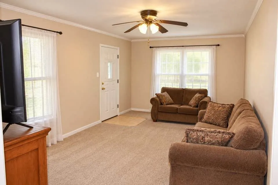 Single Family Residence For Sale in Johnson County , 611 Rose Avenue, Cleburne, Texas 76033, 2 Bedroom, 1 Bathroom, 1 Garage spaces, 840 Sqft, built in 1960, mls#21406445, Real Estate Agent in Cleburne, Homes For Sale in Johnson county, Homes For Sale in Cleburne, Realtor in Cleburne Texas, Real Estate Brokerage Independent Realty Texas, Luminita Cordes Realtor