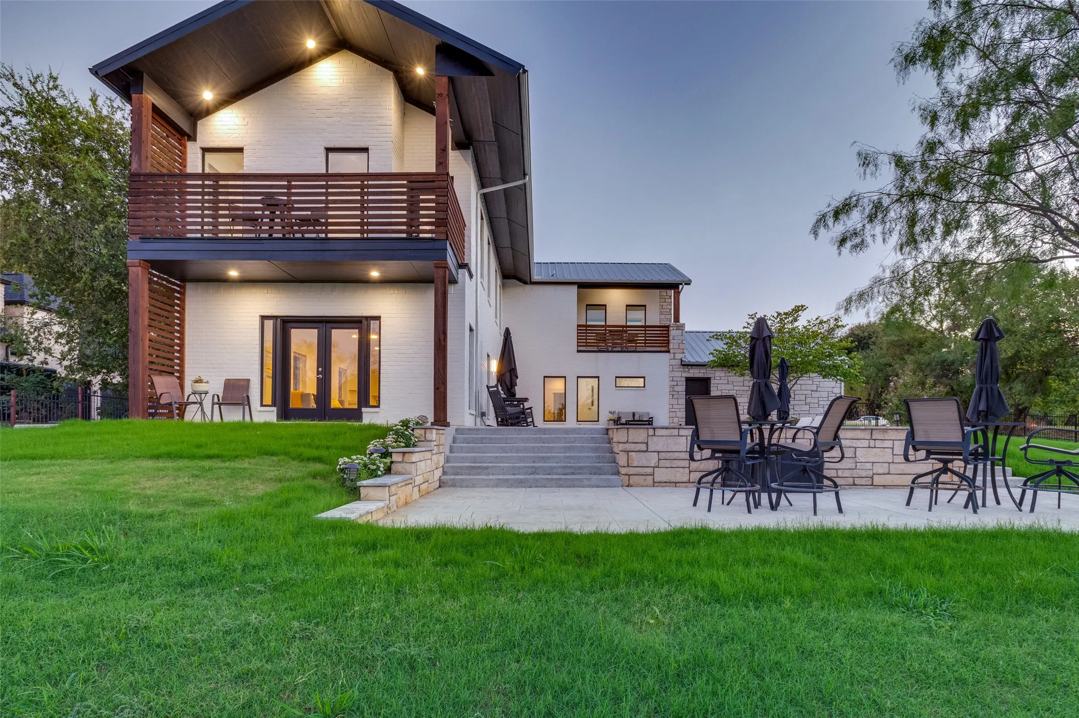 Single Family Residence For Sale in Dallas County , 1115 Moonlight Bay Drive, Grand Prairie, Texas 75104, 3 Bedroom, 3 Bathroom, 2 Garage spaces, 2,743 Sqft, built in 2019, mls#21407989, Real Estate Agent in Grand Prairie, Homes For Sale in Dallas county, Homes For Sale in Grand Prairie, Realtor in Grand Prairie Texas, Real Estate Brokerage Independent Realty Texas, Luminita Cordes Realtor