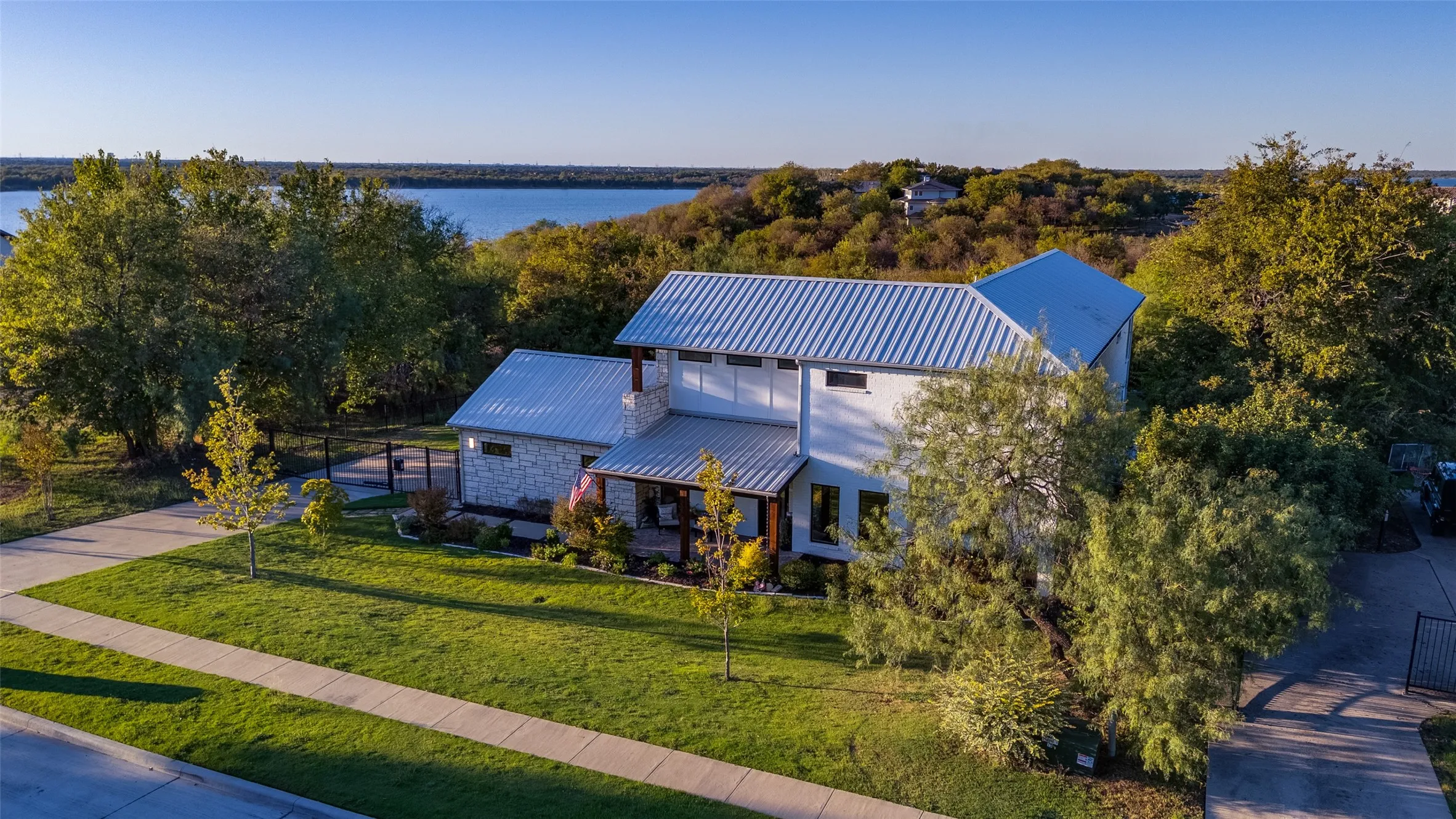 Single Family Residence For Sale in Dallas County , 1115 Moonlight Bay Drive, Grand Prairie, Texas 75104, 3 Bedroom, 3 Bathroom, 2 Garage spaces, 2,743 Sqft, built in 2019, mls#21407989, Real Estate Agent in Grand Prairie, Homes For Sale in Dallas county, Homes For Sale in Grand Prairie, Realtor in Grand Prairie Texas, Real Estate Brokerage Independent Realty Texas, Luminita Cordes Realtor