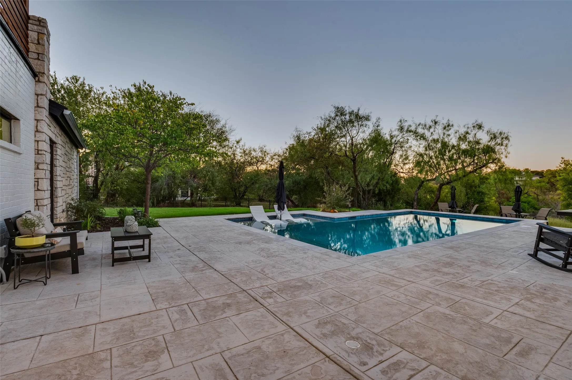 Single Family Residence For Sale in Dallas County , 1115 Moonlight Bay Drive, Grand Prairie, Texas 75104, 3 Bedroom, 3 Bathroom, 2 Garage spaces, 2,743 Sqft, built in 2019, mls#21407989, Real Estate Agent in Grand Prairie, Homes For Sale in Dallas county, Homes For Sale in Grand Prairie, Realtor in Grand Prairie Texas, Real Estate Brokerage Independent Realty Texas, Luminita Cordes Realtor