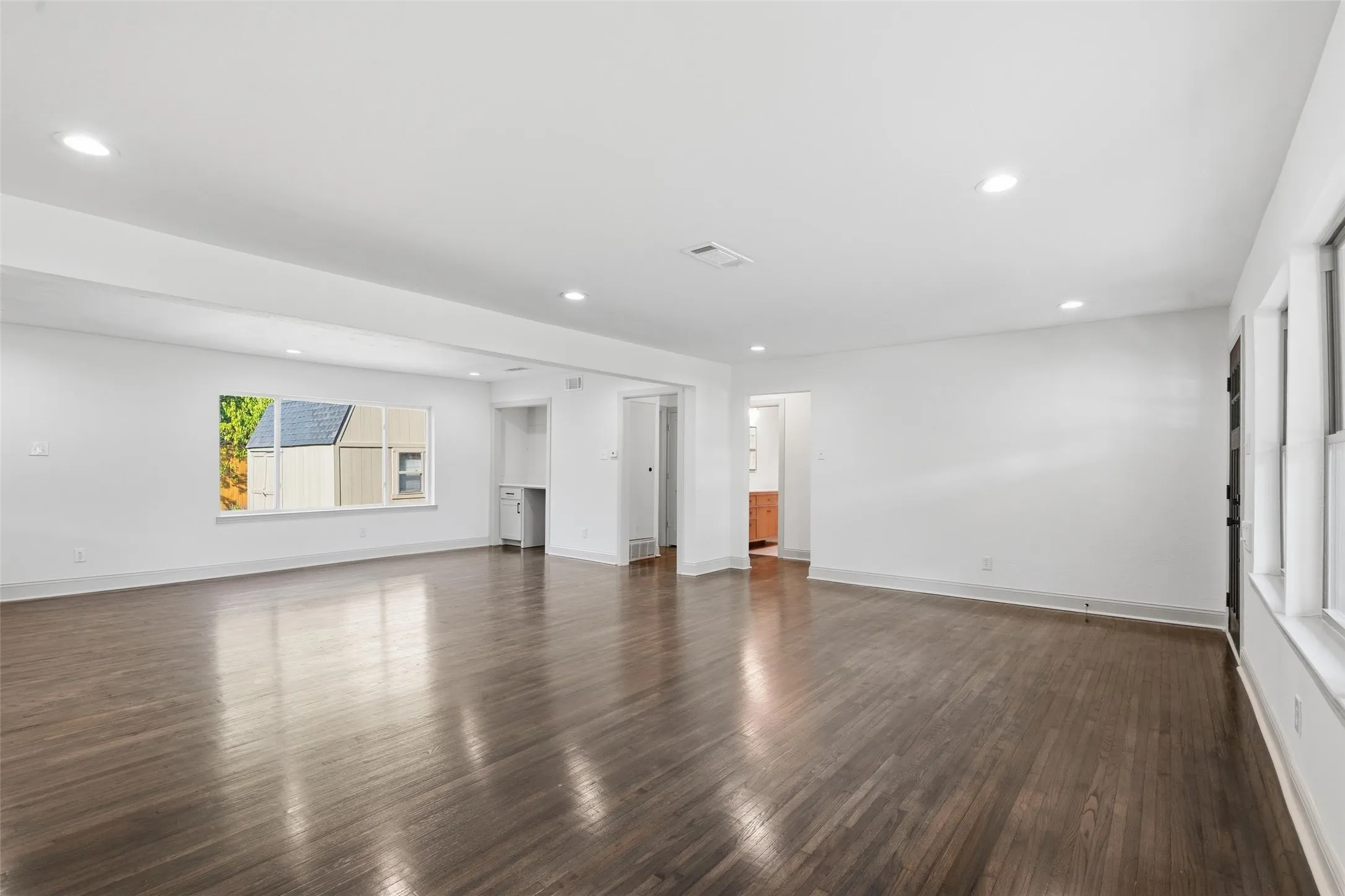Single Family Residence For Sale in Tarrant County , 5432 Volder Drive, Fort Worth, Texas 76114, 3 Bedroom, 2 Bathroom, 1 Garage spaces, 1,790 Sqft, built in 1955, mls#21399886, Real Estate Agent in Fort Worth, Homes For Sale in Tarrant county, Homes For Sale in Fort Worth, Realtor in Fort Worth Texas, Real Estate Brokerage Independent Realty Texas, Luminita Cordes Realtor