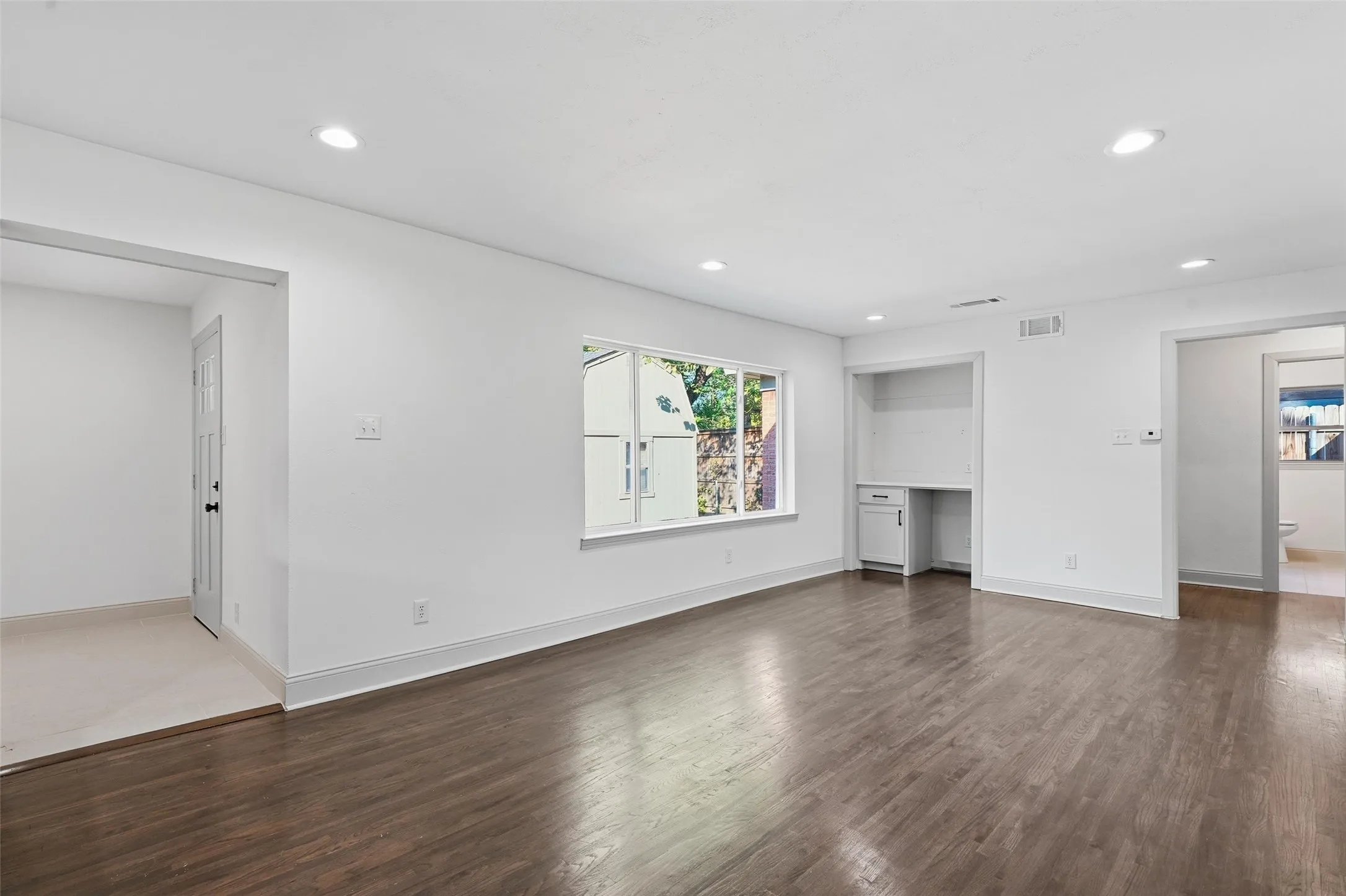 Single Family Residence For Sale in Tarrant County , 5432 Volder Drive, Fort Worth, Texas 76114, 3 Bedroom, 2 Bathroom, 1 Garage spaces, 1,790 Sqft, built in 1955, mls#21399886, Real Estate Agent in Fort Worth, Homes For Sale in Tarrant county, Homes For Sale in Fort Worth, Realtor in Fort Worth Texas, Real Estate Brokerage Independent Realty Texas, Luminita Cordes Realtor