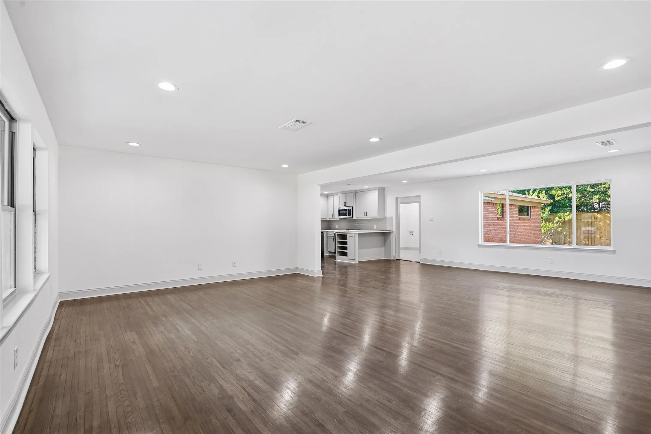 Single Family Residence For Sale in Tarrant County , 5432 Volder Drive, Fort Worth, Texas 76114, 3 Bedroom, 2 Bathroom, 1 Garage spaces, 1,790 Sqft, built in 1955, mls#21399886, Real Estate Agent in Fort Worth, Homes For Sale in Tarrant county, Homes For Sale in Fort Worth, Realtor in Fort Worth Texas, Real Estate Brokerage Independent Realty Texas, Luminita Cordes Realtor