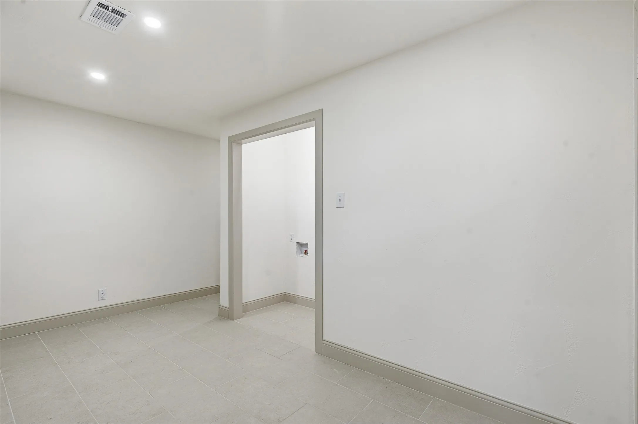 Single Family Residence For Sale in Tarrant County , 5432 Volder Drive, Fort Worth, Texas 76114, 3 Bedroom, 2 Bathroom, 1 Garage spaces, 1,790 Sqft, built in 1955, mls#21399886, Real Estate Agent in Fort Worth, Homes For Sale in Tarrant county, Homes For Sale in Fort Worth, Realtor in Fort Worth Texas, Real Estate Brokerage Independent Realty Texas, Luminita Cordes Realtor