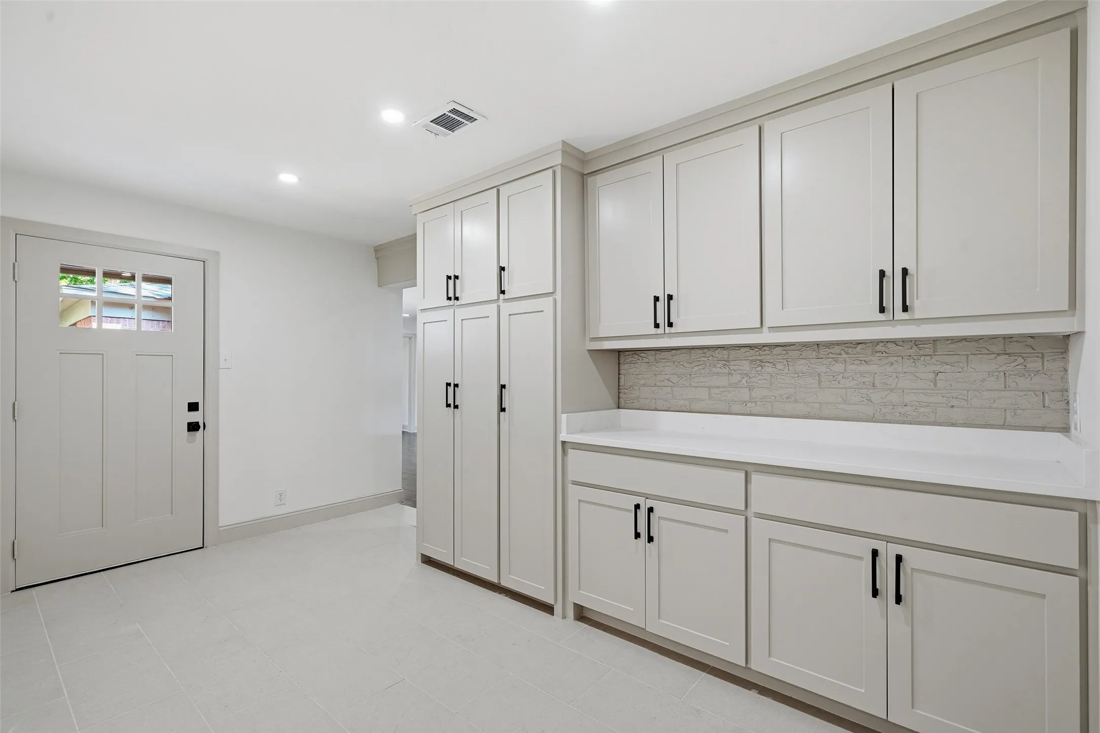 Single Family Residence For Sale in Tarrant County , 5432 Volder Drive, Fort Worth, Texas 76114, 3 Bedroom, 2 Bathroom, 1 Garage spaces, 1,790 Sqft, built in 1955, mls#21399886, Real Estate Agent in Fort Worth, Homes For Sale in Tarrant county, Homes For Sale in Fort Worth, Realtor in Fort Worth Texas, Real Estate Brokerage Independent Realty Texas, Luminita Cordes Realtor