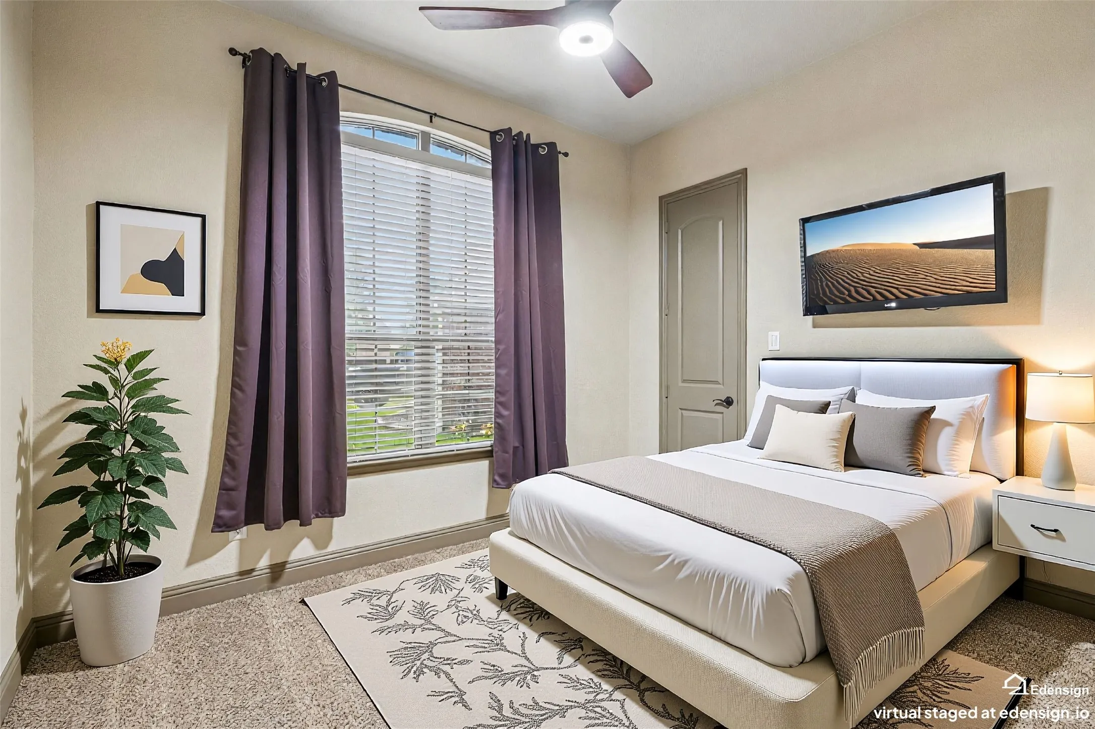 Ceiling fan with wooden blades