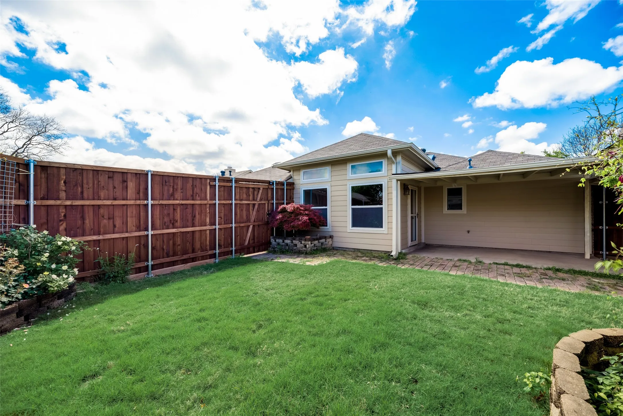 Single Family Residence For Rent in Denton County , 1307 E Branch Hollow Drive, Carrollton, Texas 75007, 4 Bedroom, 2 Bathroom, 2 Garage spaces, 2,088 Sqft, built in 1986, mls#21408103, Real Estate Agent in Carrollton, Homes For Rent in Denton county, Homes For Rent in Carrollton, Realtor in Carrollton Texas, Real Estate Brokerage Independent Realty Texas, Luminita Cordes Realtor