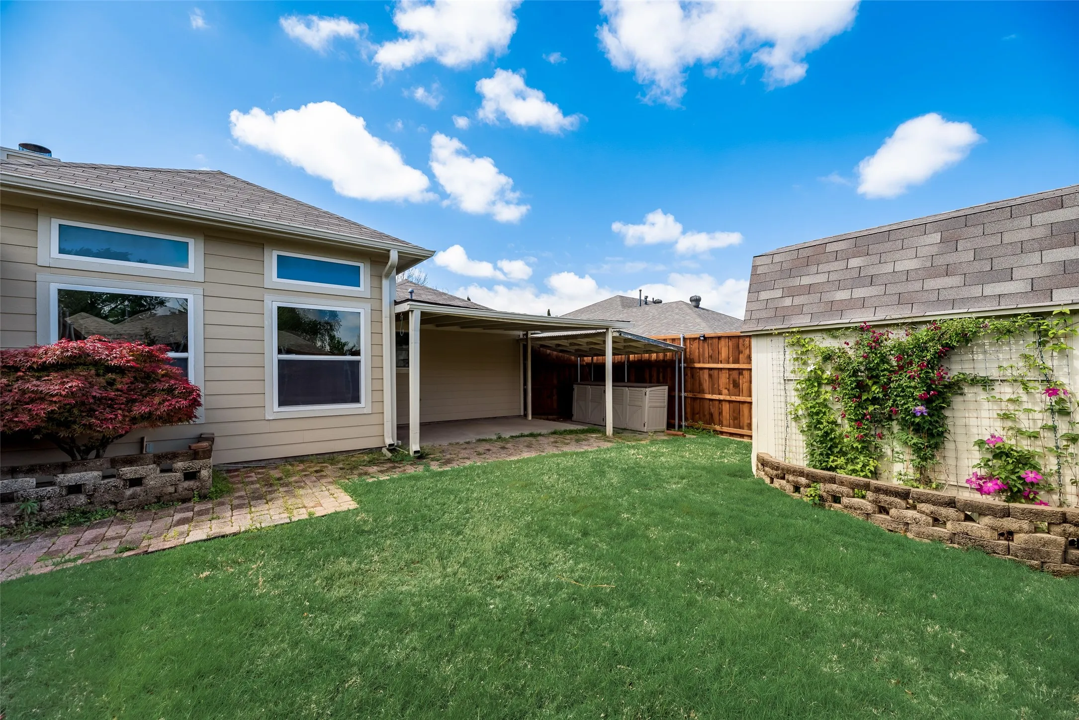 Single Family Residence For Rent in Denton County , 1307 E Branch Hollow Drive, Carrollton, Texas 75007, 4 Bedroom, 2 Bathroom, 2 Garage spaces, 2,088 Sqft, built in 1986, mls#21408103, Real Estate Agent in Carrollton, Homes For Rent in Denton county, Homes For Rent in Carrollton, Realtor in Carrollton Texas, Real Estate Brokerage Independent Realty Texas, Luminita Cordes Realtor