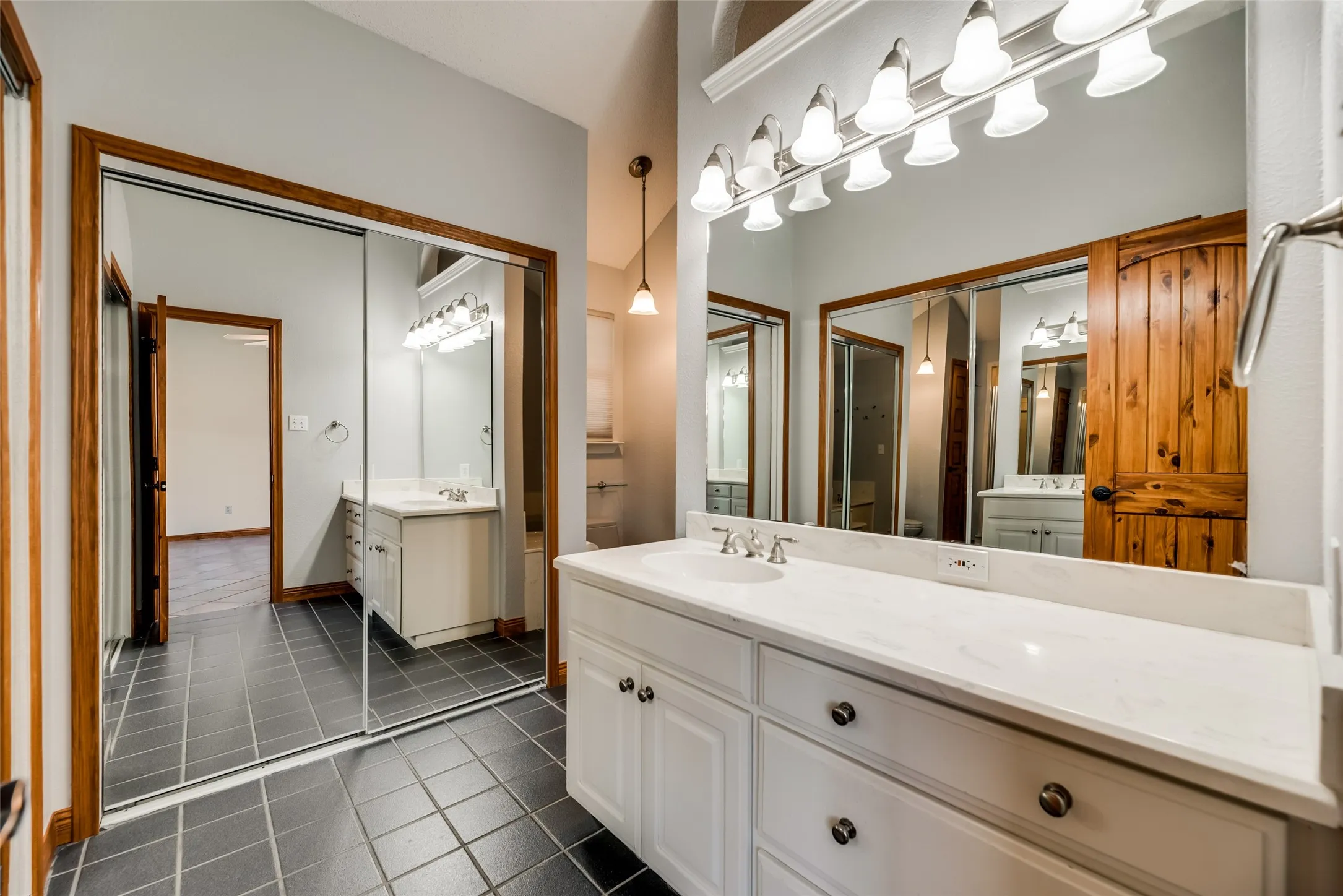 Single Family Residence For Rent in Denton County , 1307 E Branch Hollow Drive, Carrollton, Texas 75007, 4 Bedroom, 2 Bathroom, 2 Garage spaces, 2,088 Sqft, built in 1986, mls#21408103, Real Estate Agent in Carrollton, Homes For Rent in Denton county, Homes For Rent in Carrollton, Realtor in Carrollton Texas, Real Estate Brokerage Independent Realty Texas, Luminita Cordes Realtor