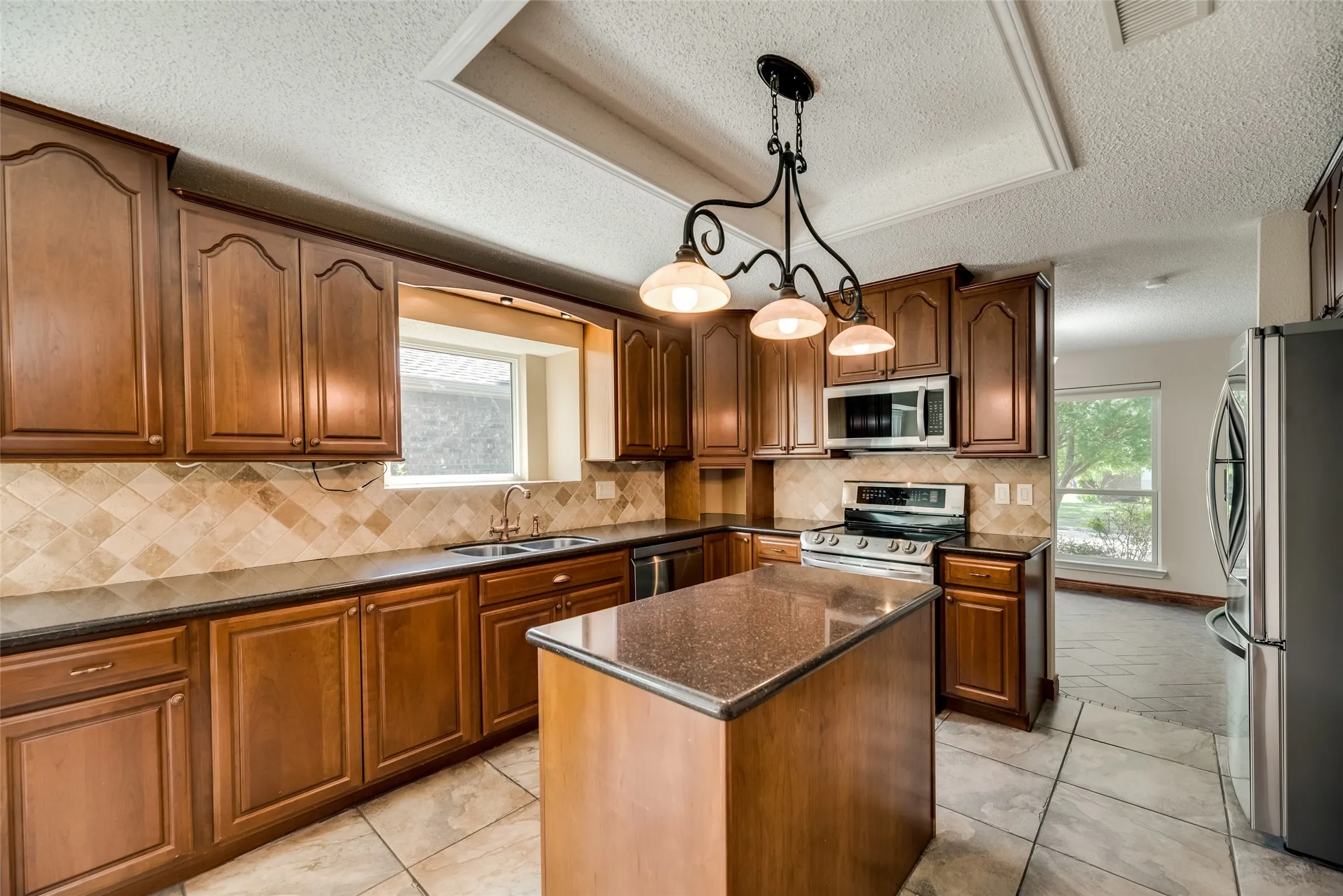 Single Family Residence For Rent in Denton County , 1307 E Branch Hollow Drive, Carrollton, Texas 75007, 4 Bedroom, 2 Bathroom, 2 Garage spaces, 2,088 Sqft, built in 1986, mls#21408103, Real Estate Agent in Carrollton, Homes For Rent in Denton county, Homes For Rent in Carrollton, Realtor in Carrollton Texas, Real Estate Brokerage Independent Realty Texas, Luminita Cordes Realtor
