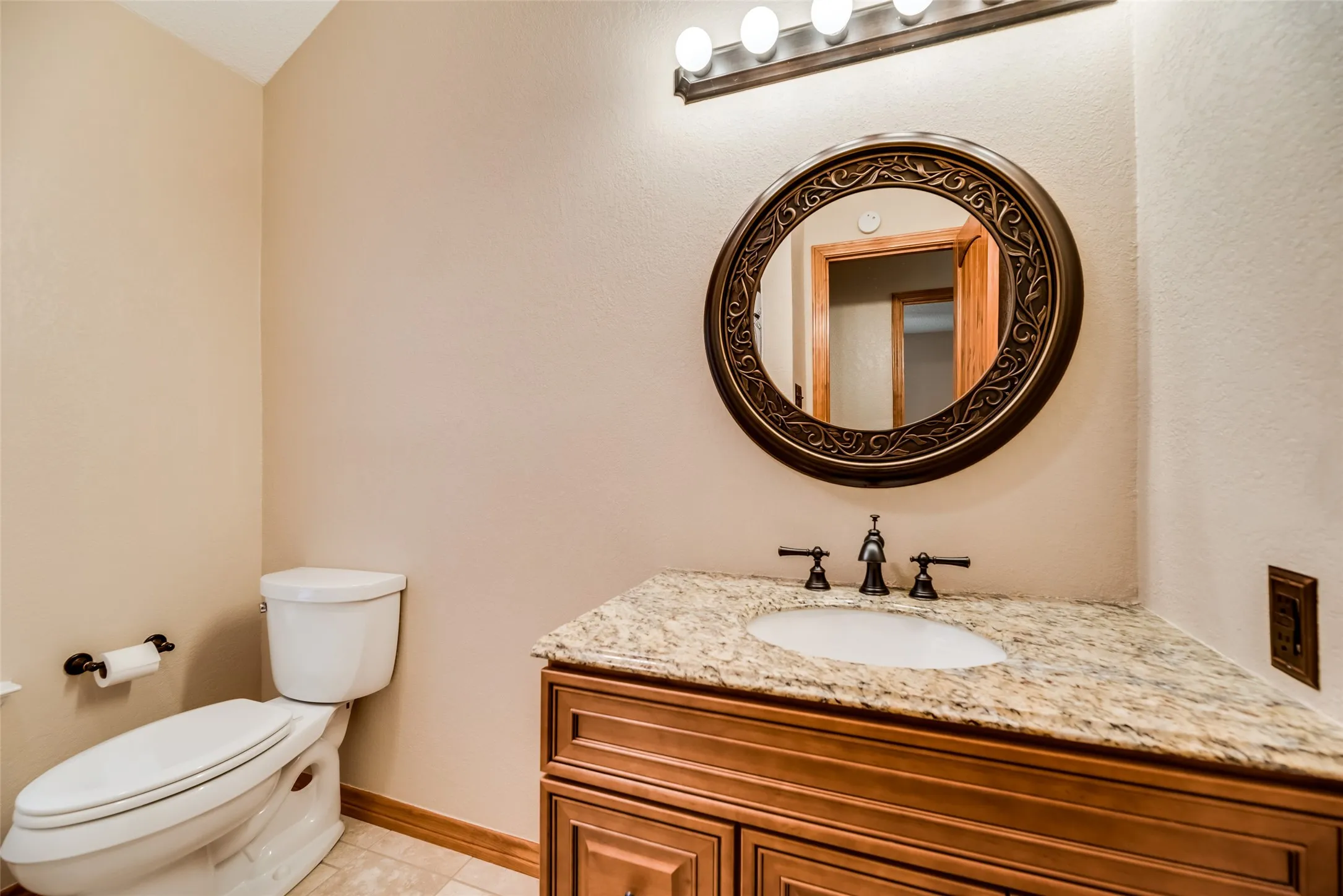 Single Family Residence For Rent in Denton County , 1307 E Branch Hollow Drive, Carrollton, Texas 75007, 4 Bedroom, 2 Bathroom, 2 Garage spaces, 2,088 Sqft, built in 1986, mls#21408103, Real Estate Agent in Carrollton, Homes For Rent in Denton county, Homes For Rent in Carrollton, Realtor in Carrollton Texas, Real Estate Brokerage Independent Realty Texas, Luminita Cordes Realtor