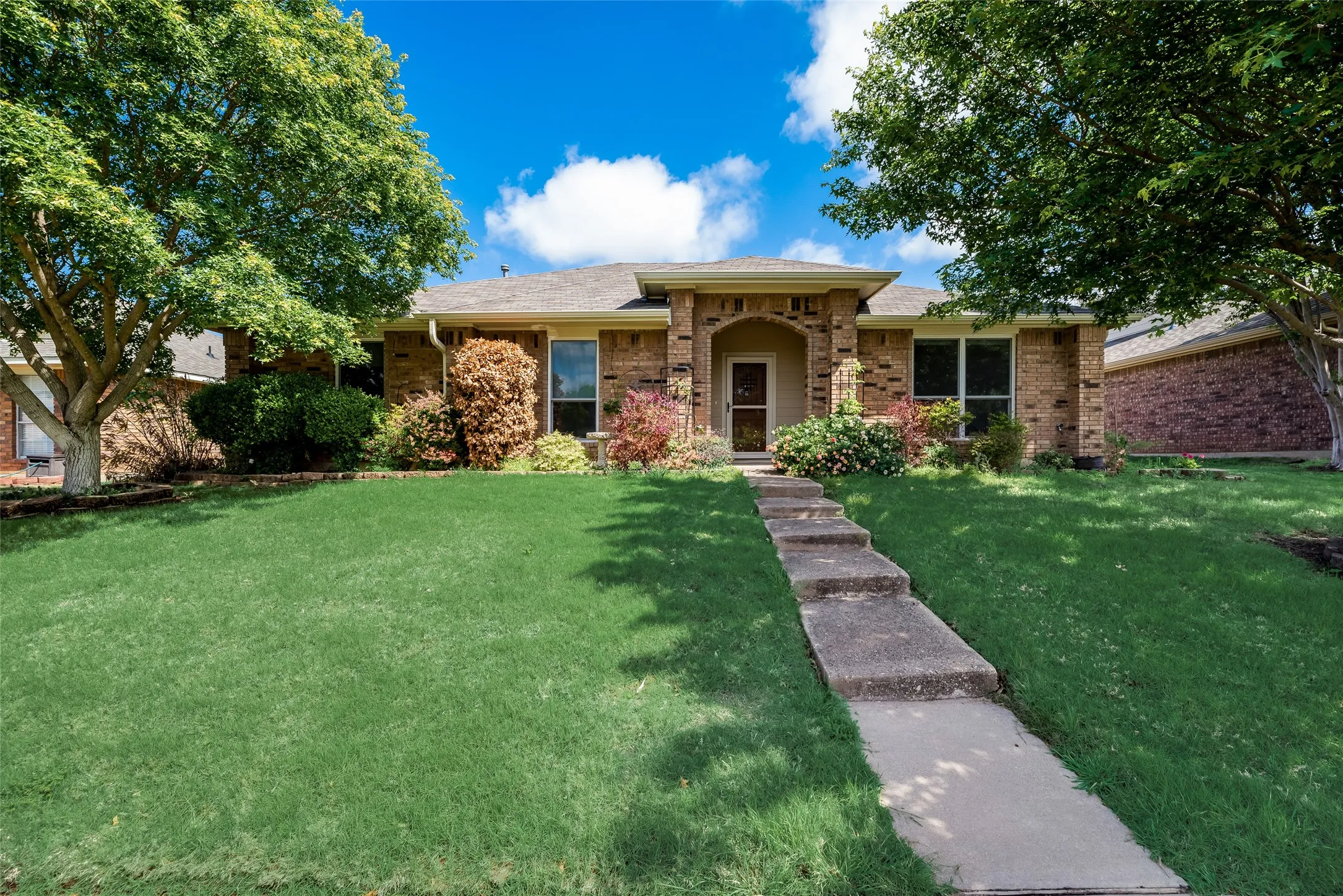 Single Family Residence For Rent in Denton County , 1307 E Branch Hollow Drive, Carrollton, Texas 75007, 4 Bedroom, 2 Bathroom, 2 Garage spaces, 2,088 Sqft, built in 1986, mls#21408103, Real Estate Agent in Carrollton, Homes For Rent in Denton county, Homes For Rent in Carrollton, Realtor in Carrollton Texas, Real Estate Brokerage Independent Realty Texas, Luminita Cordes Realtor