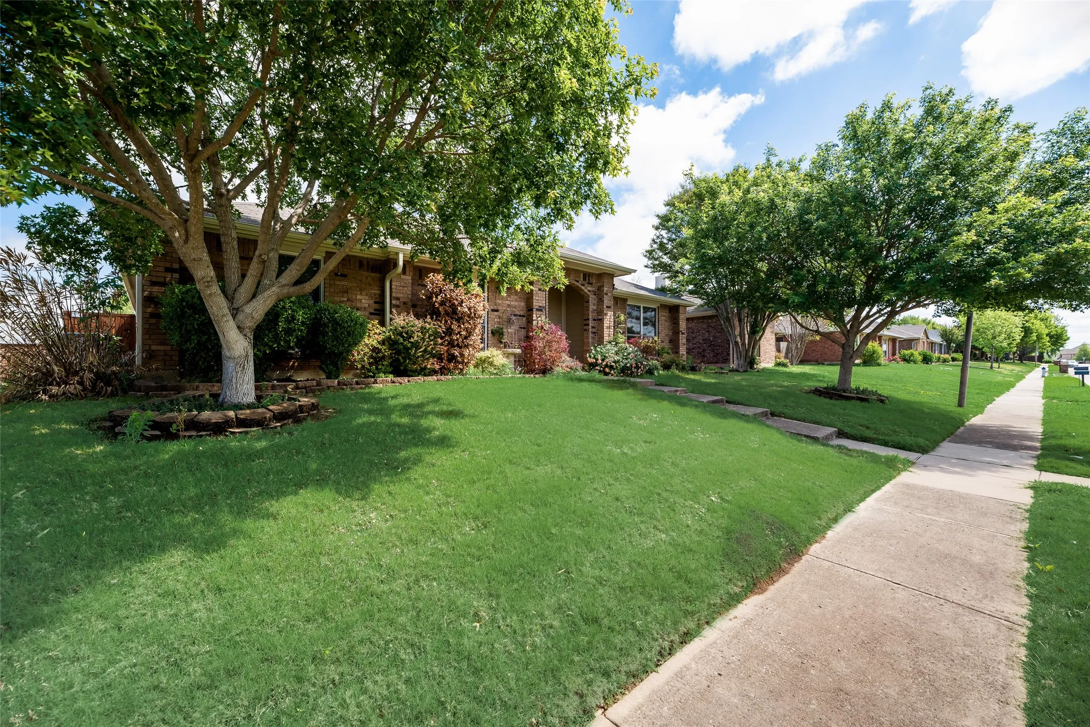 Single Family Residence For Rent in Denton County , 1307 E Branch Hollow Drive, Carrollton, Texas 75007, 4 Bedroom, 2 Bathroom, 2 Garage spaces, 2,088 Sqft, built in 1986, mls#21408103, Real Estate Agent in Carrollton, Homes For Rent in Denton county, Homes For Rent in Carrollton, Realtor in Carrollton Texas, Real Estate Brokerage Independent Realty Texas, Luminita Cordes Realtor
