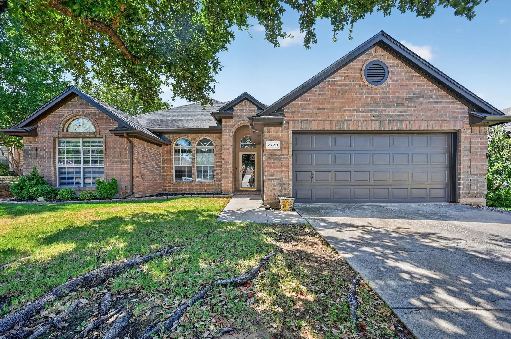 Single Family Residence For Rent in Denton County , 2720 Windstone Way, Corinth, Texas 76210, 3 Bedroom, 2 Bathroom, 2 Garage spaces, 1,887 Sqft, built in 1999, mls#21408100, Real Estate Agent in Corinth, Homes For Rent in Denton county, Homes For Rent in Corinth, Realtor in Corinth Texas, Real Estate Brokerage Independent Realty Texas, Luminita Cordes Realtor