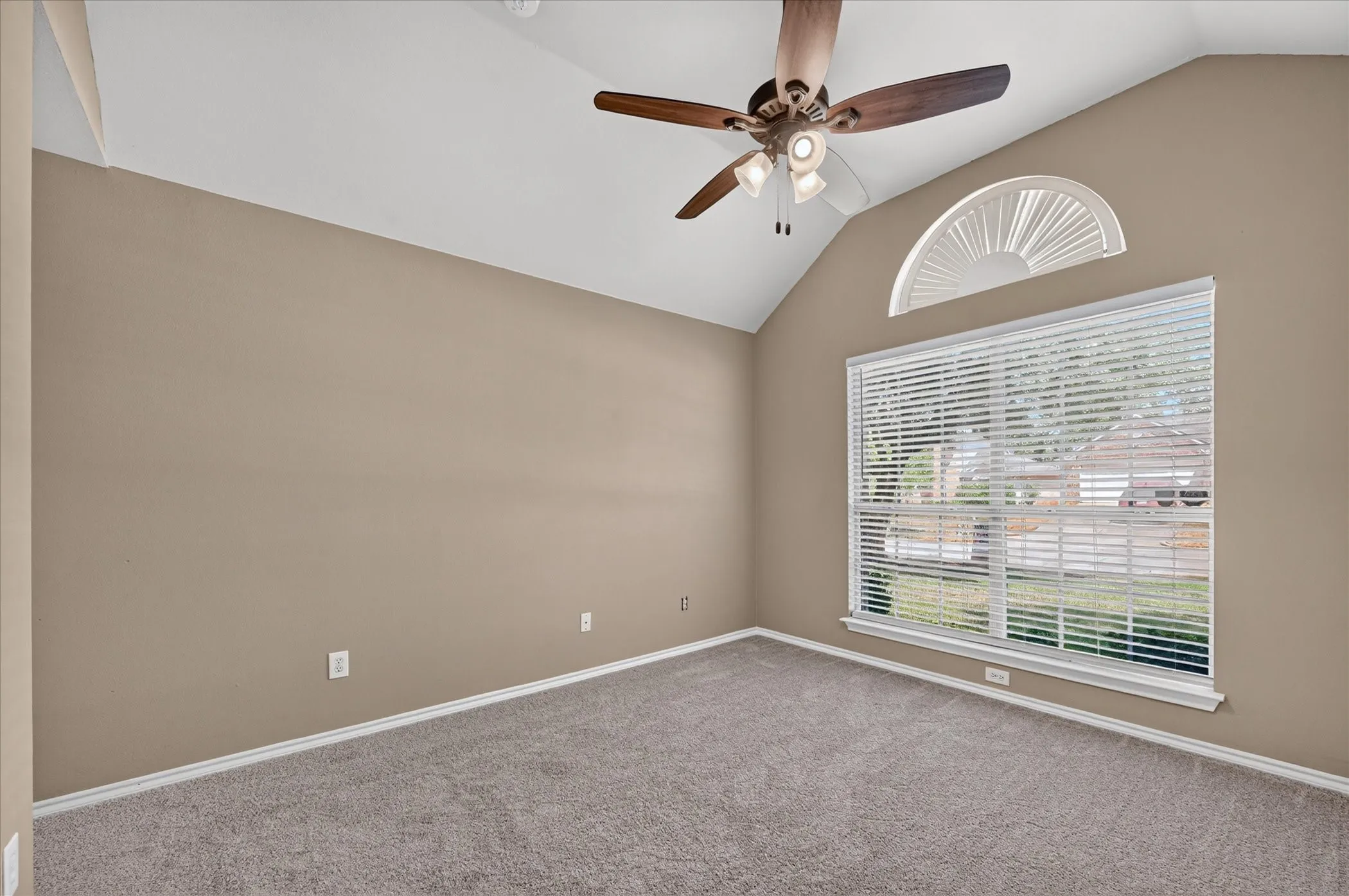 Single Family Residence For Rent in Denton County , 2720 Windstone Way, Corinth, Texas 76210, 3 Bedroom, 2 Bathroom, 2 Garage spaces, 1,887 Sqft, built in 1999, mls#21408100, Real Estate Agent in Corinth, Homes For Rent in Denton county, Homes For Rent in Corinth, Realtor in Corinth Texas, Real Estate Brokerage Independent Realty Texas, Luminita Cordes Realtor