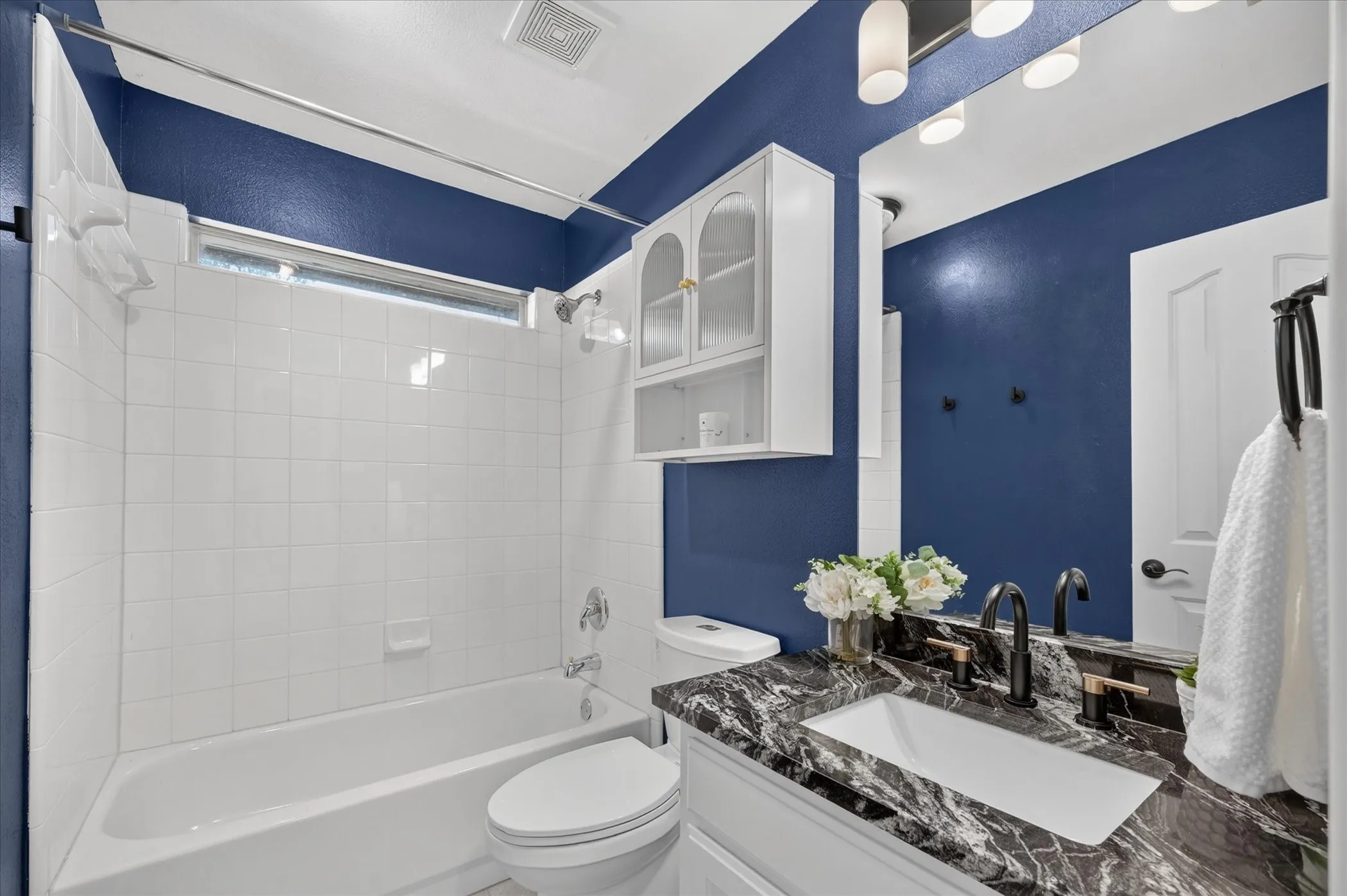 Single Family Residence For Rent in Denton County , 2720 Windstone Way, Corinth, Texas 76210, 3 Bedroom, 2 Bathroom, 2 Garage spaces, 1,887 Sqft, built in 1999, mls#21408100, Real Estate Agent in Corinth, Homes For Rent in Denton county, Homes For Rent in Corinth, Realtor in Corinth Texas, Real Estate Brokerage Independent Realty Texas, Luminita Cordes Realtor