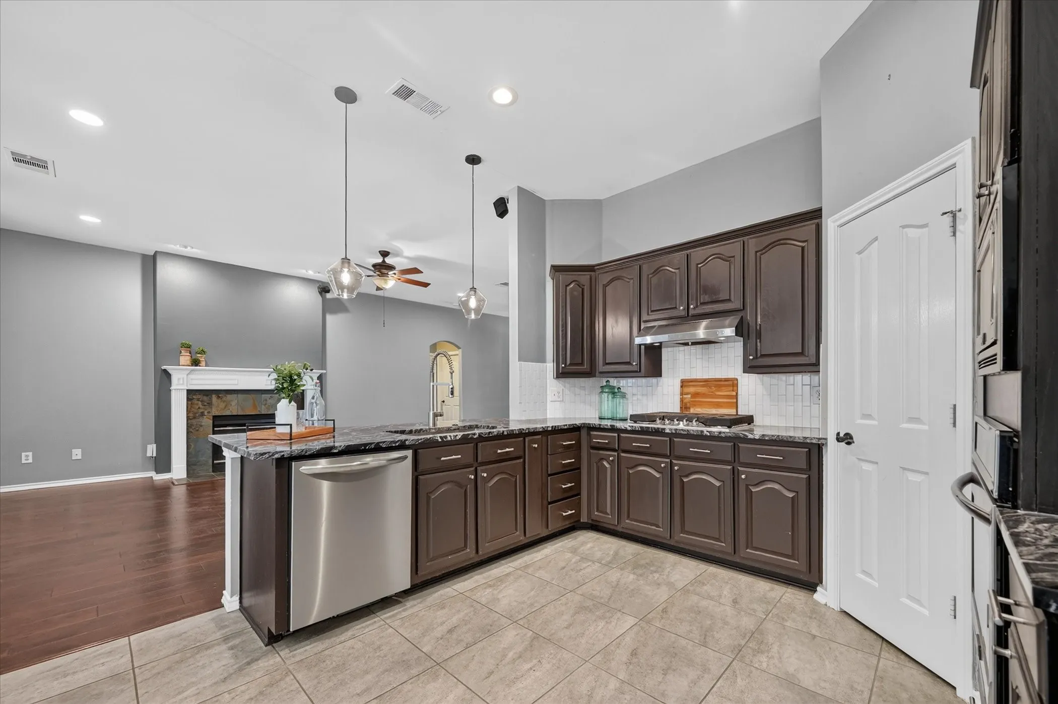 Single Family Residence For Rent in Denton County , 2720 Windstone Way, Corinth, Texas 76210, 3 Bedroom, 2 Bathroom, 2 Garage spaces, 1,887 Sqft, built in 1999, mls#21408100, Real Estate Agent in Corinth, Homes For Rent in Denton county, Homes For Rent in Corinth, Realtor in Corinth Texas, Real Estate Brokerage Independent Realty Texas, Luminita Cordes Realtor