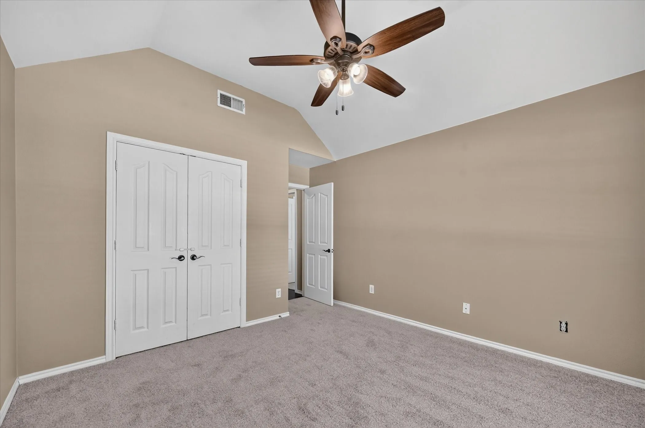 Single Family Residence For Rent in Denton County , 2720 Windstone Way, Corinth, Texas 76210, 3 Bedroom, 2 Bathroom, 2 Garage spaces, 1,887 Sqft, built in 1999, mls#21408100, Real Estate Agent in Corinth, Homes For Rent in Denton county, Homes For Rent in Corinth, Realtor in Corinth Texas, Real Estate Brokerage Independent Realty Texas, Luminita Cordes Realtor