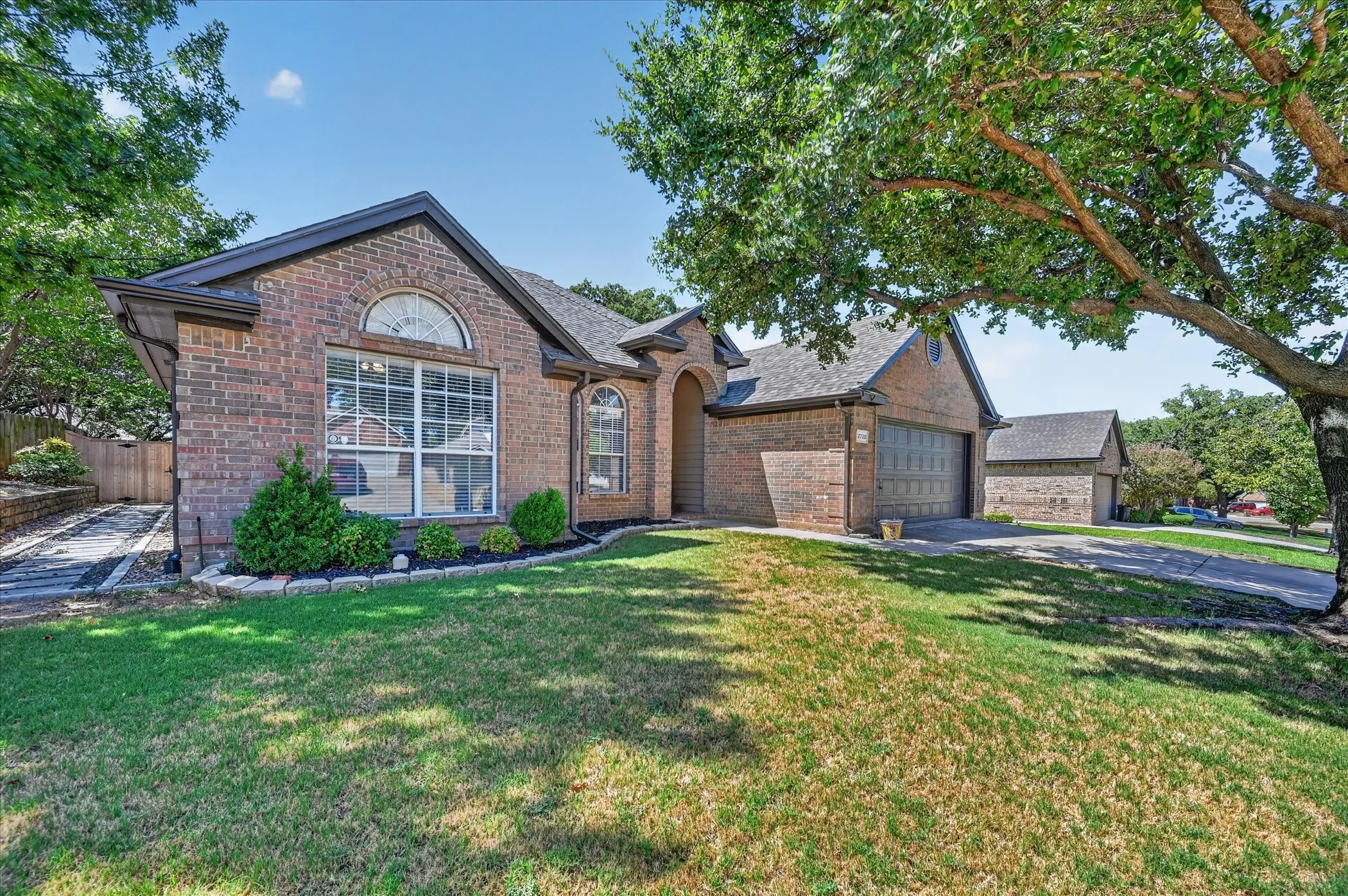 Single Family Residence For Rent in Denton County , 2720 Windstone Way, Corinth, Texas 76210, 3 Bedroom, 2 Bathroom, 2 Garage spaces, 1,887 Sqft, built in 1999, mls#21408100, Real Estate Agent in Corinth, Homes For Rent in Denton county, Homes For Rent in Corinth, Realtor in Corinth Texas, Real Estate Brokerage Independent Realty Texas, Luminita Cordes Realtor
