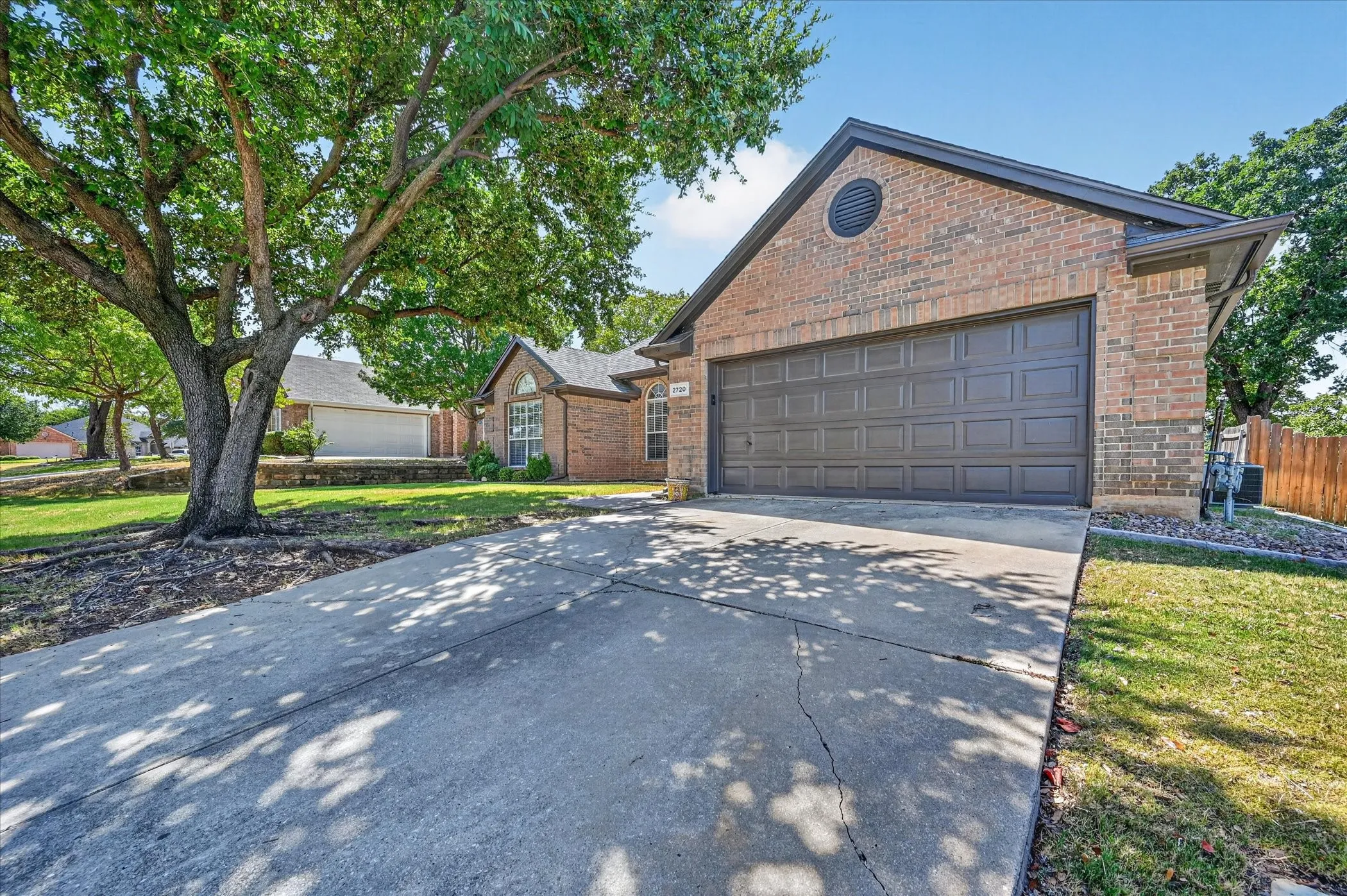 Single Family Residence For Rent in Denton County , 2720 Windstone Way, Corinth, Texas 76210, 3 Bedroom, 2 Bathroom, 2 Garage spaces, 1,887 Sqft, built in 1999, mls#21408100, Real Estate Agent in Corinth, Homes For Rent in Denton county, Homes For Rent in Corinth, Realtor in Corinth Texas, Real Estate Brokerage Independent Realty Texas, Luminita Cordes Realtor